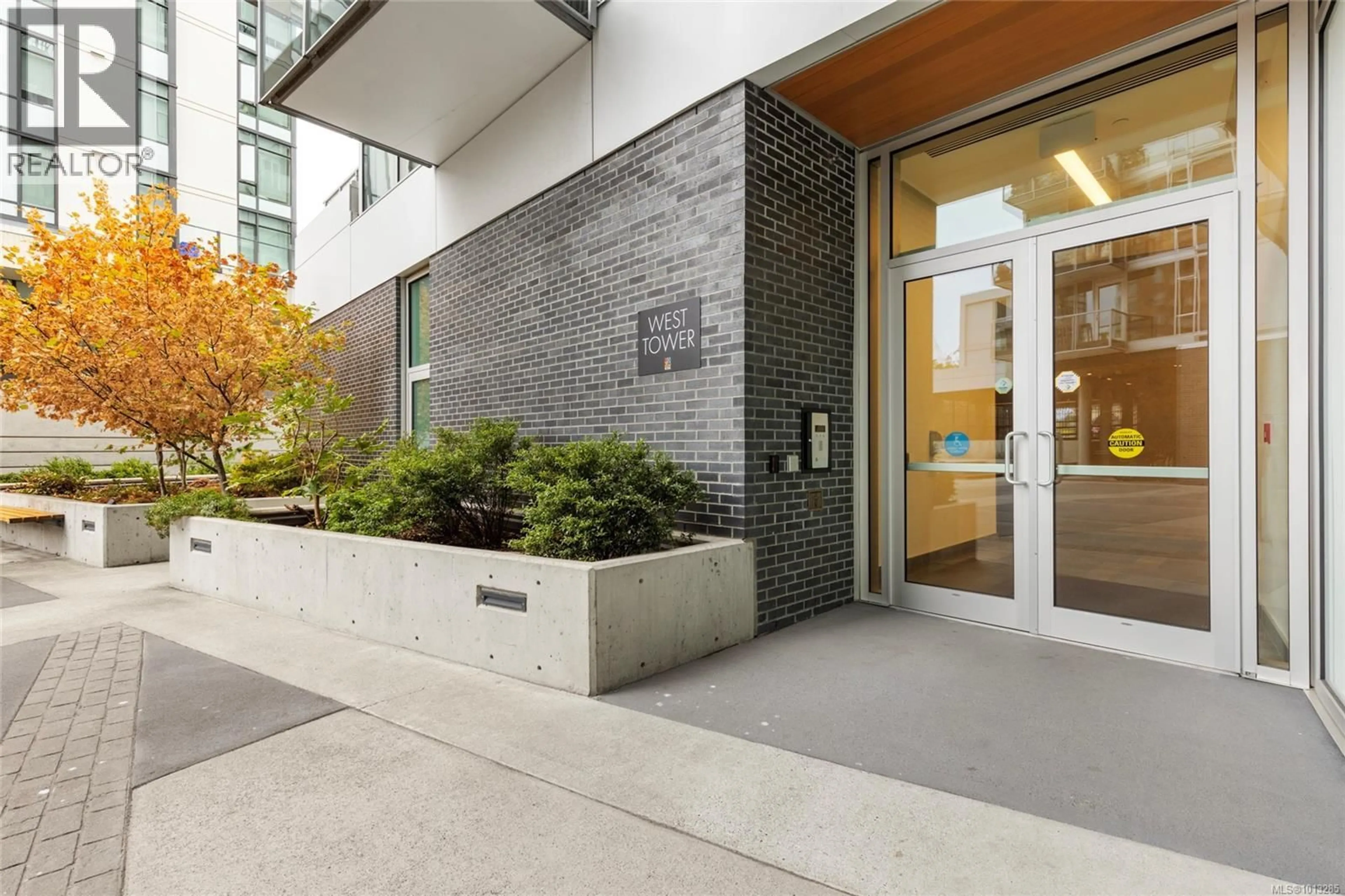 Indoor foyer for 1203 - 989 JOHNSON STREET, Victoria British Columbia V8V0E3