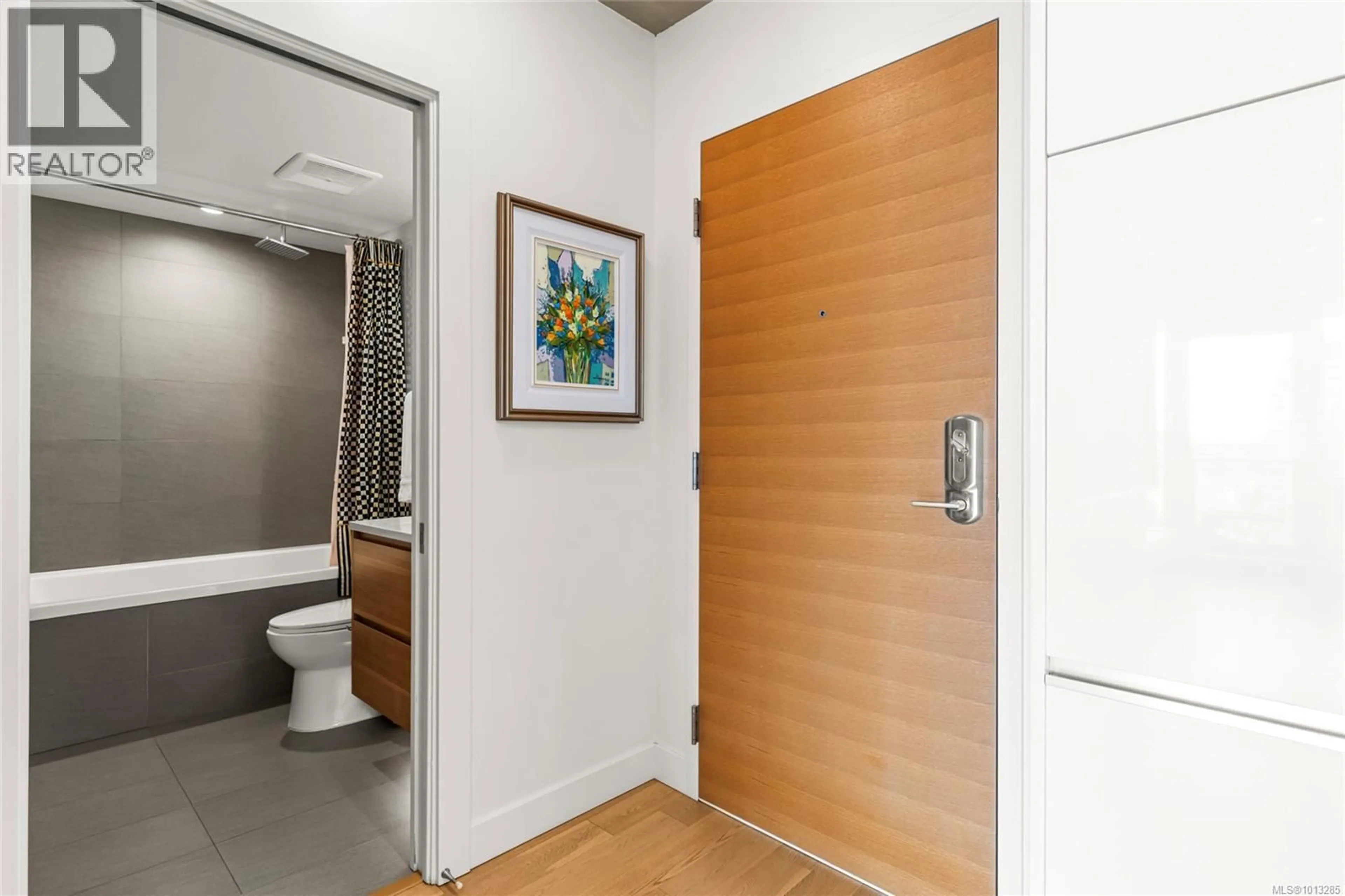 Indoor entryway for 1203 - 989 JOHNSON STREET, Victoria British Columbia V8V0E3