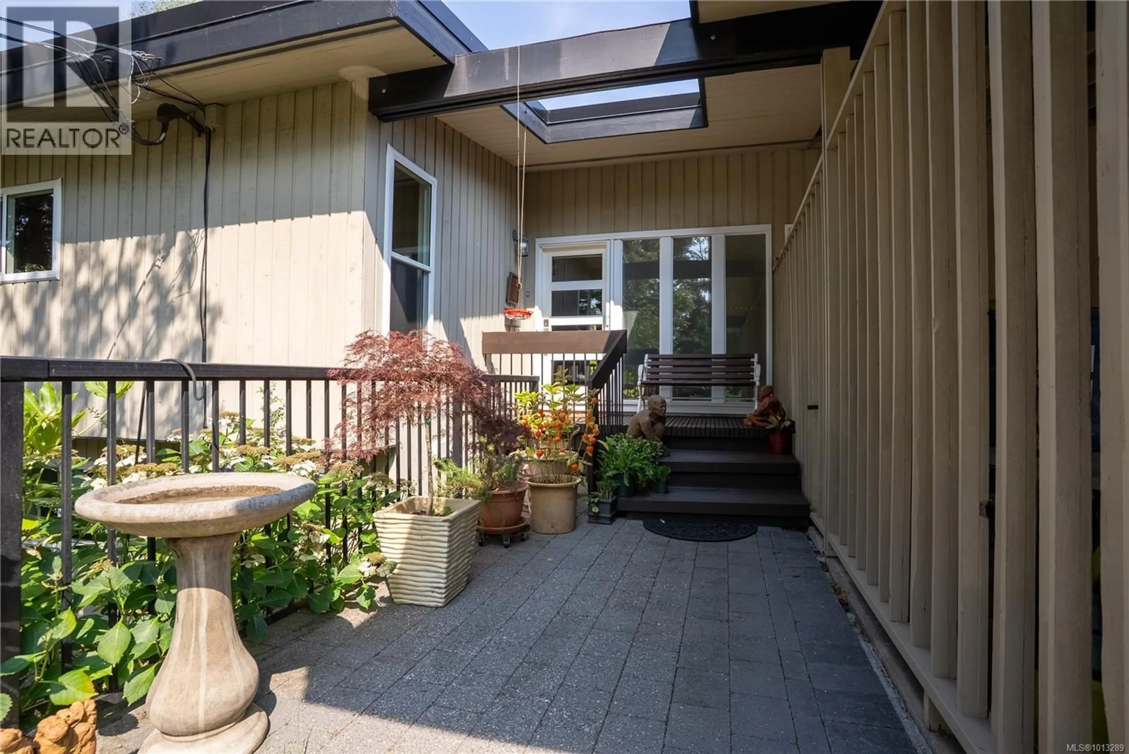 Patio, street for 1556 ARROW ROAD, Saanich British Columbia V8N1C5