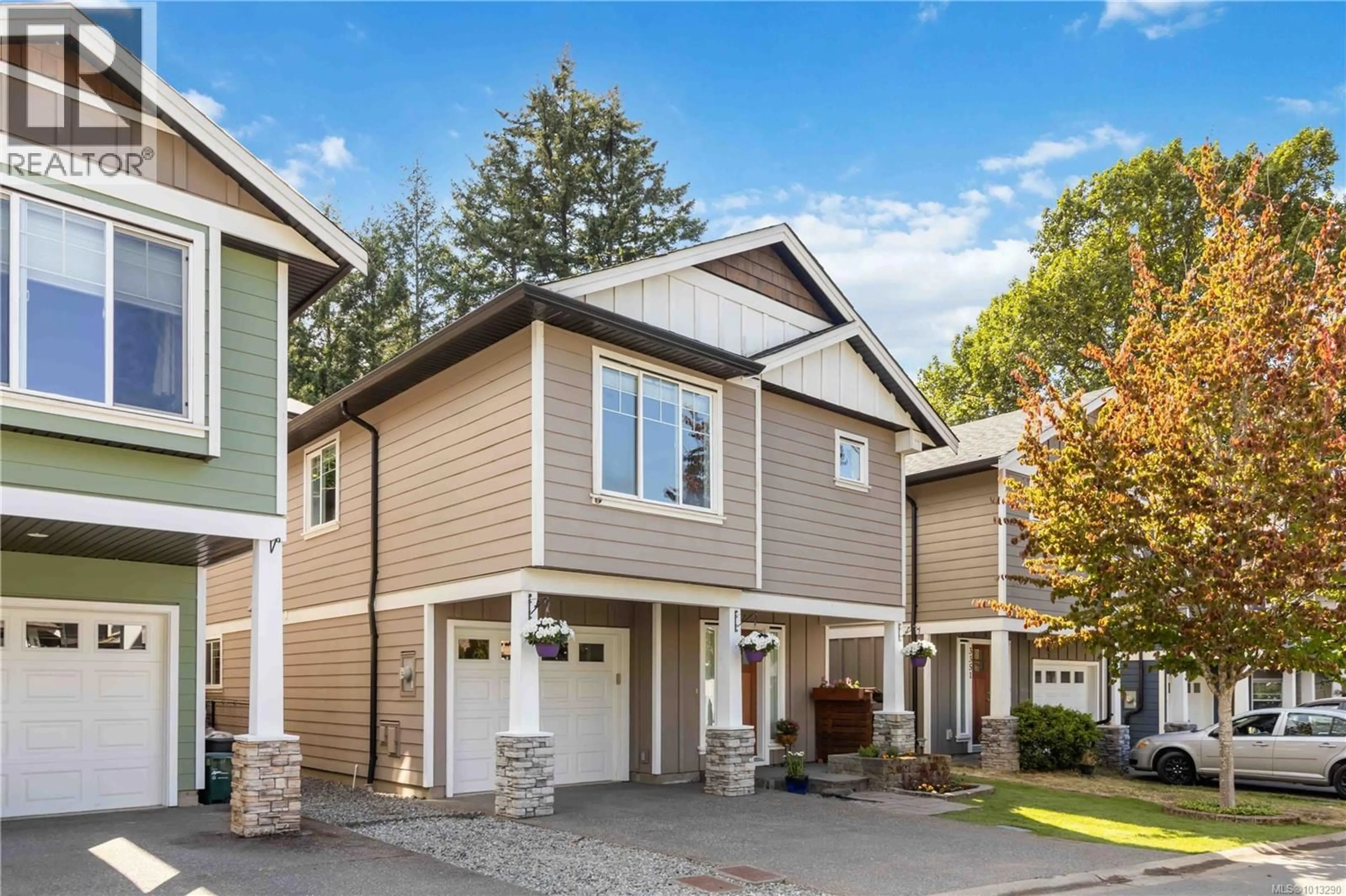 Home with vinyl exterior material, street for 3355 LANGRISH MEWS, Langford British Columbia V9C2P3