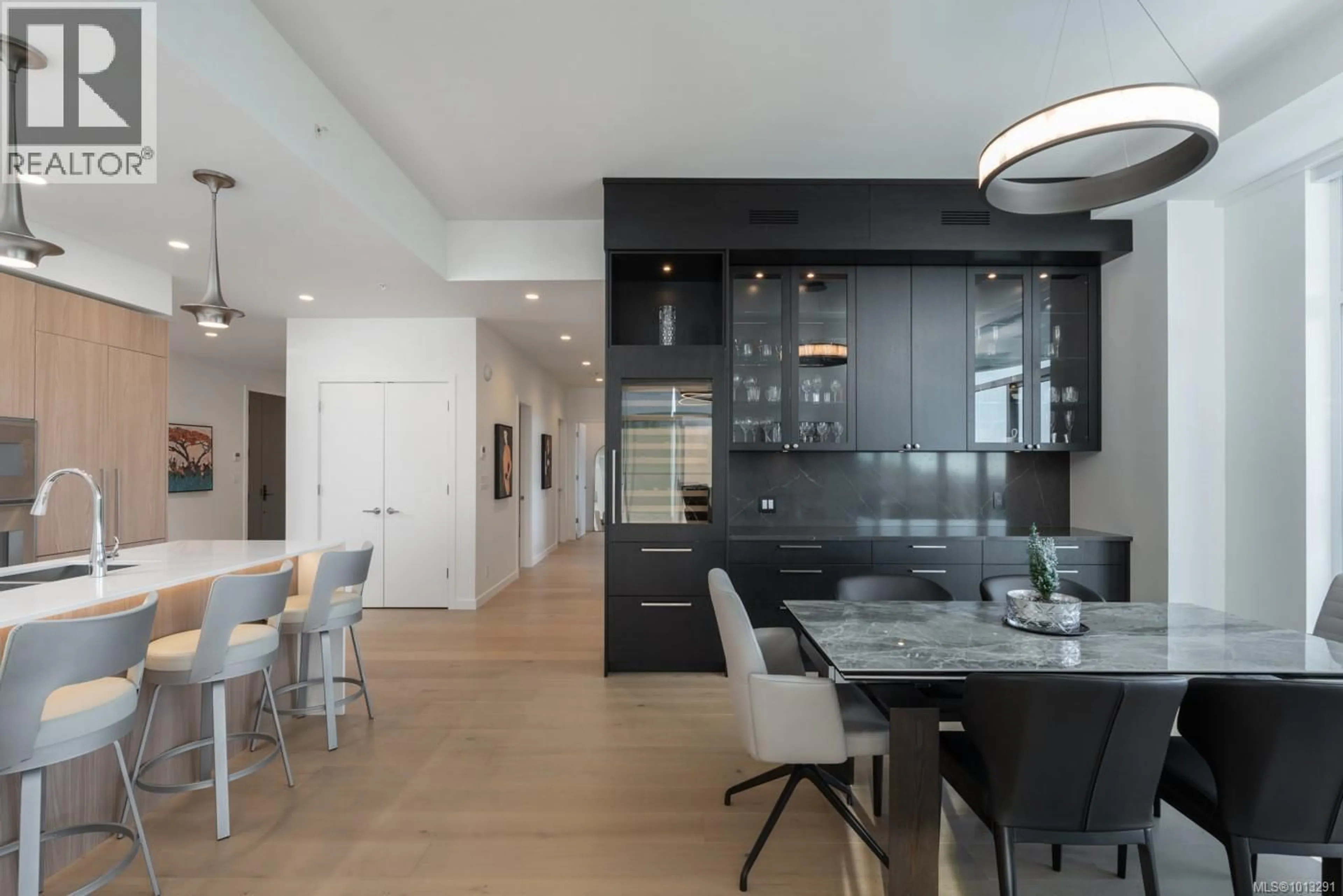 Contemporary kitchen, unknown for 1702 - 2000 HANNINGTON ROAD, Langford British Columbia V9B6R6