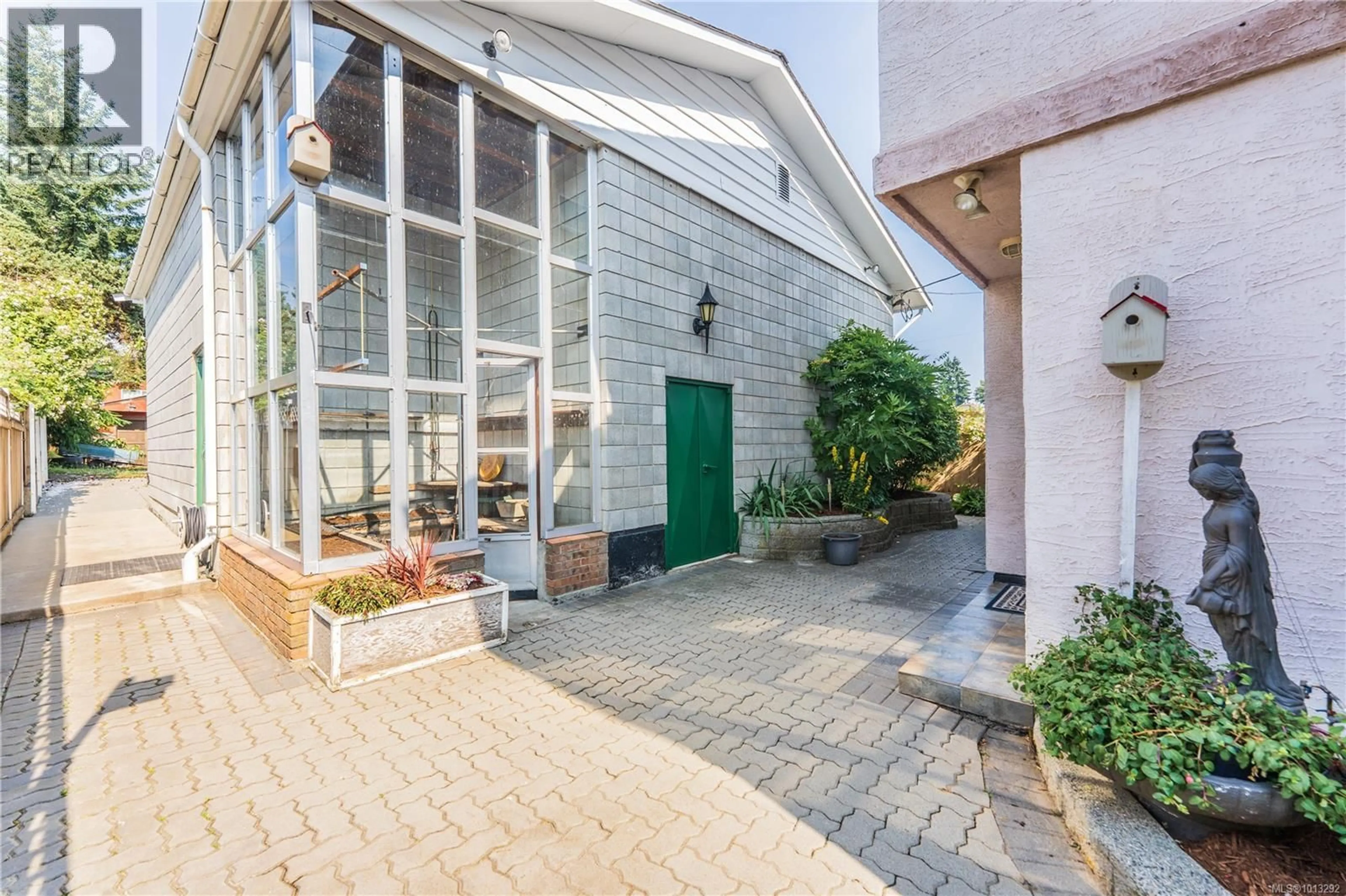 Patio, street for 635 PARK AVENUE, Nanaimo British Columbia V9R4H5