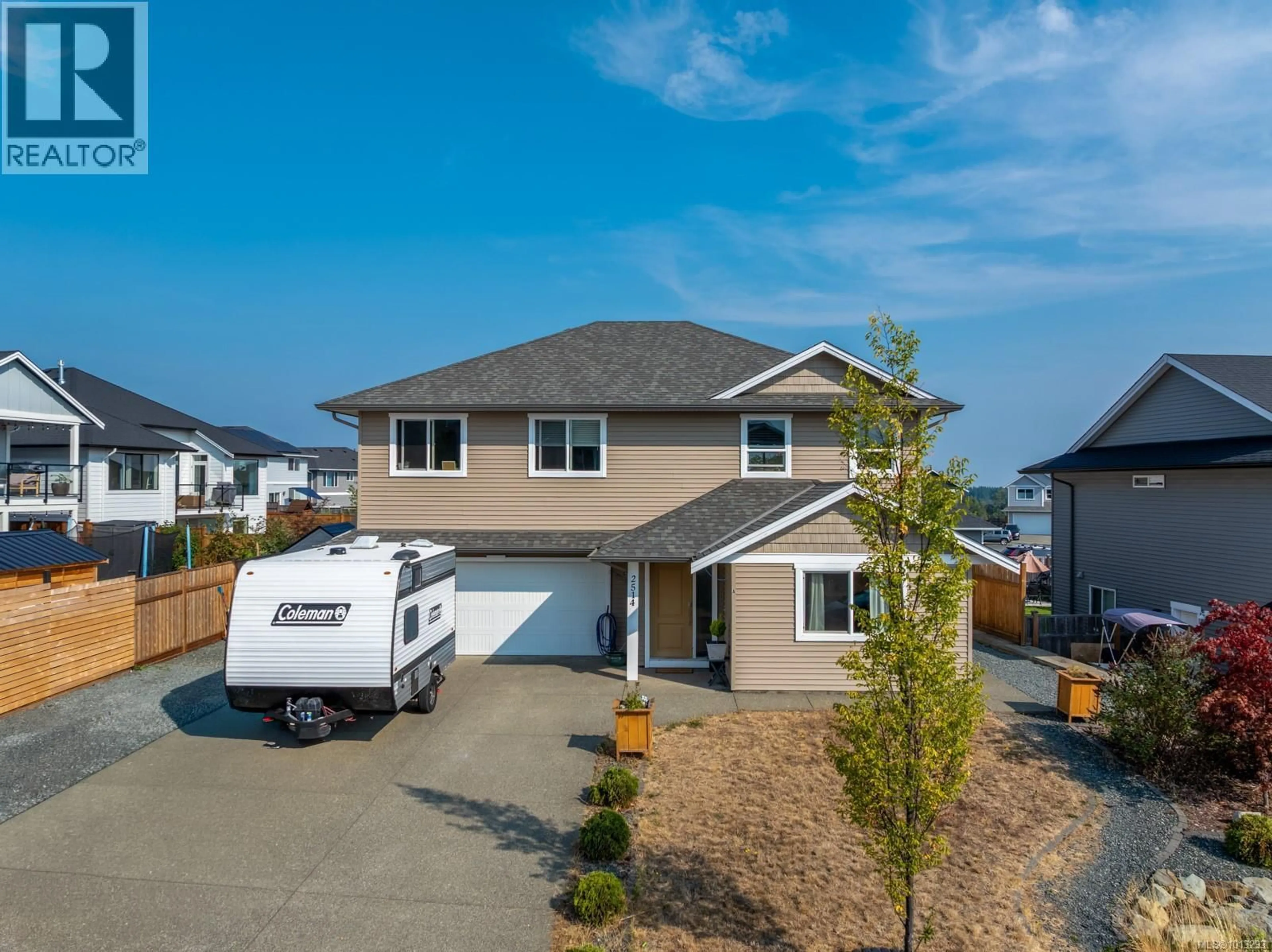 A pic from outside/outdoor area/front of a property/back of a property/a pic from drone, street for 2514 BEAUMONT AVENUE, Cumberland British Columbia V0R1S0
