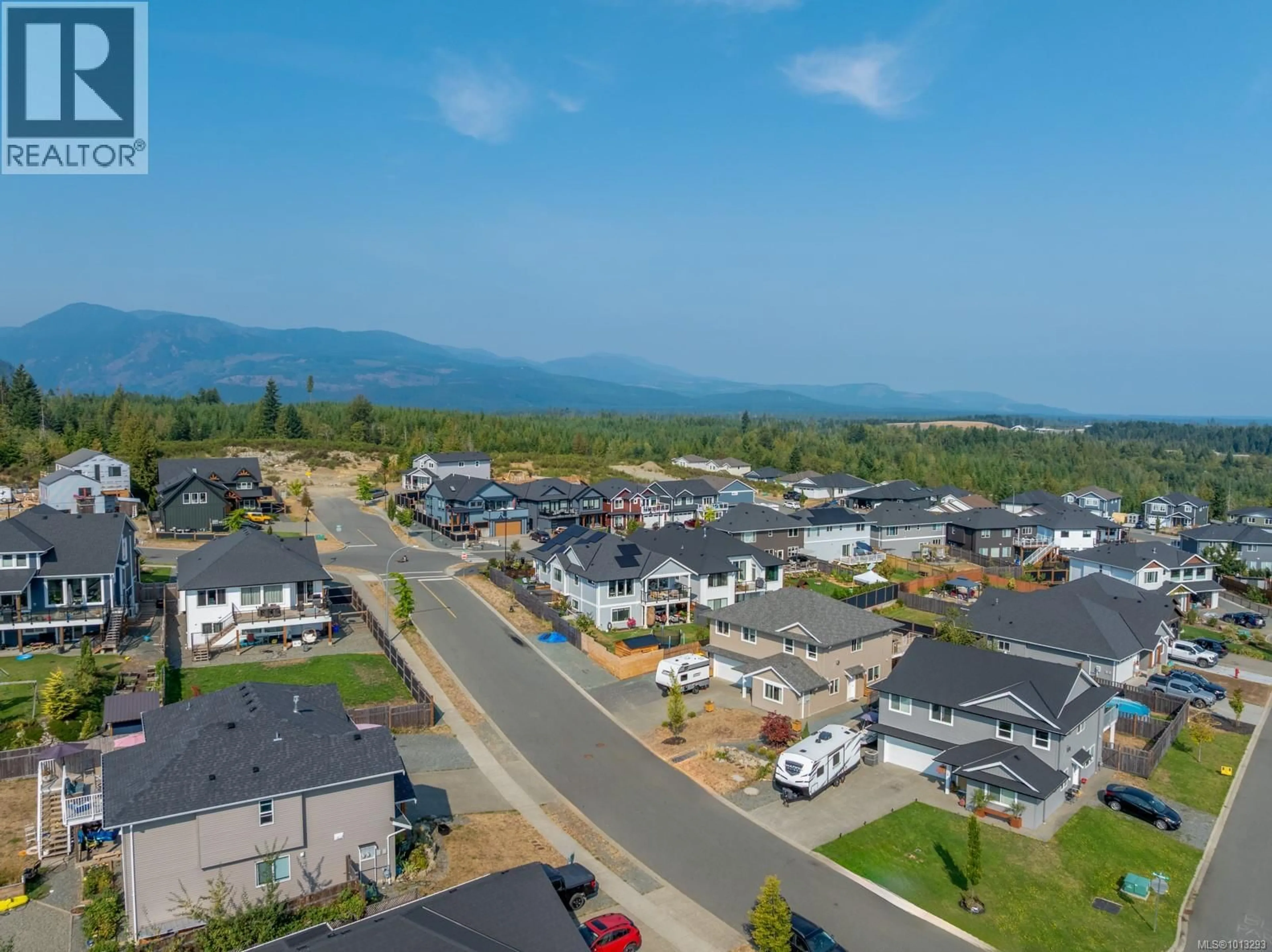 A pic from outside/outdoor area/front of a property/back of a property/a pic from drone, mountain view for 2514 BEAUMONT AVENUE, Cumberland British Columbia V0R1S0