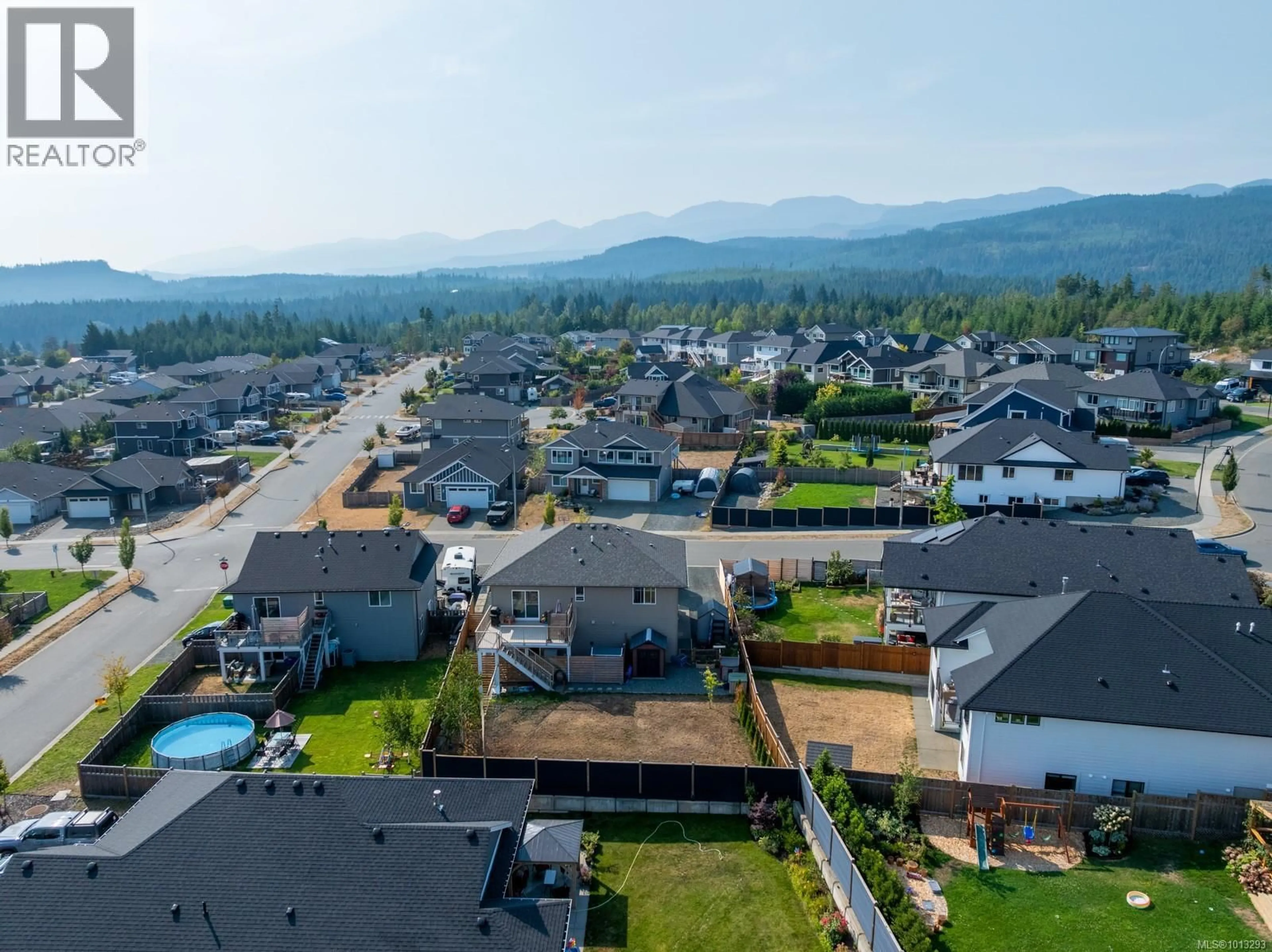 A pic from outside/outdoor area/front of a property/back of a property/a pic from drone, mountain view for 2514 BEAUMONT AVENUE, Cumberland British Columbia V0R1S0