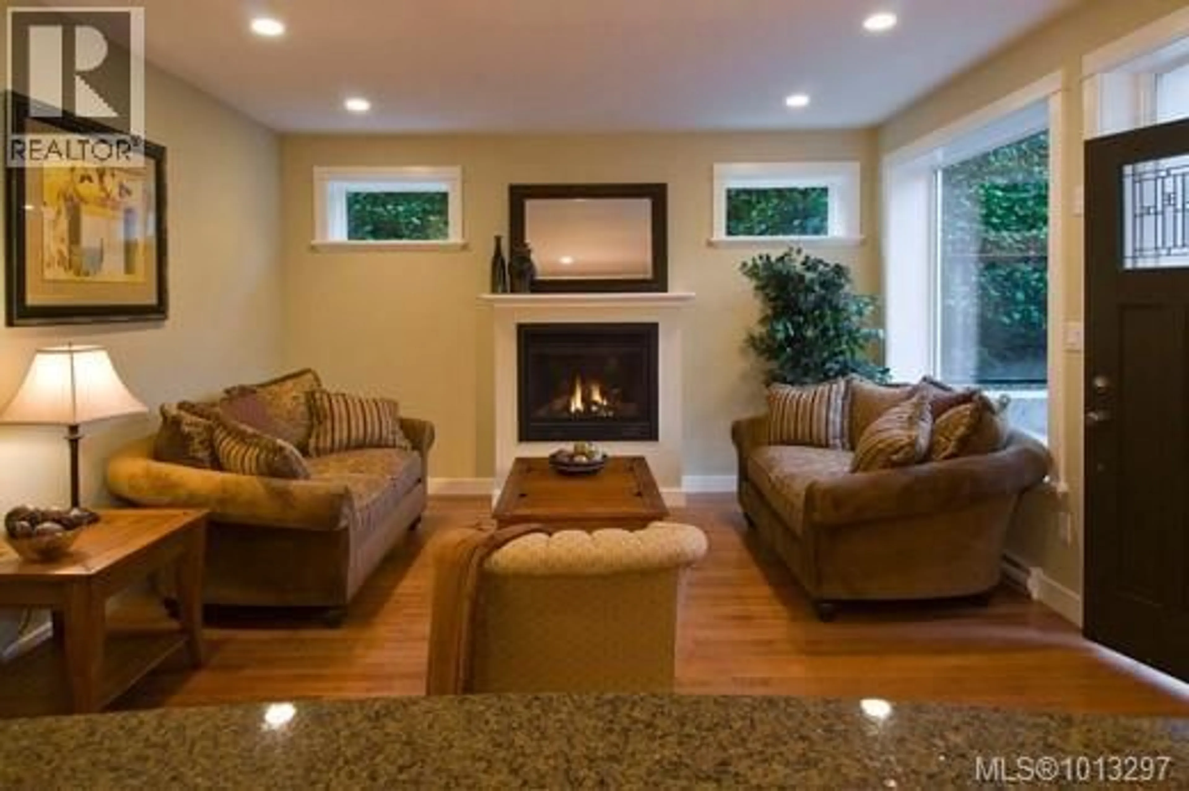 Living room with furniture, unknown for 1 - 1290 RICHARDSON STREET, Victoria British Columbia V8V3E1
