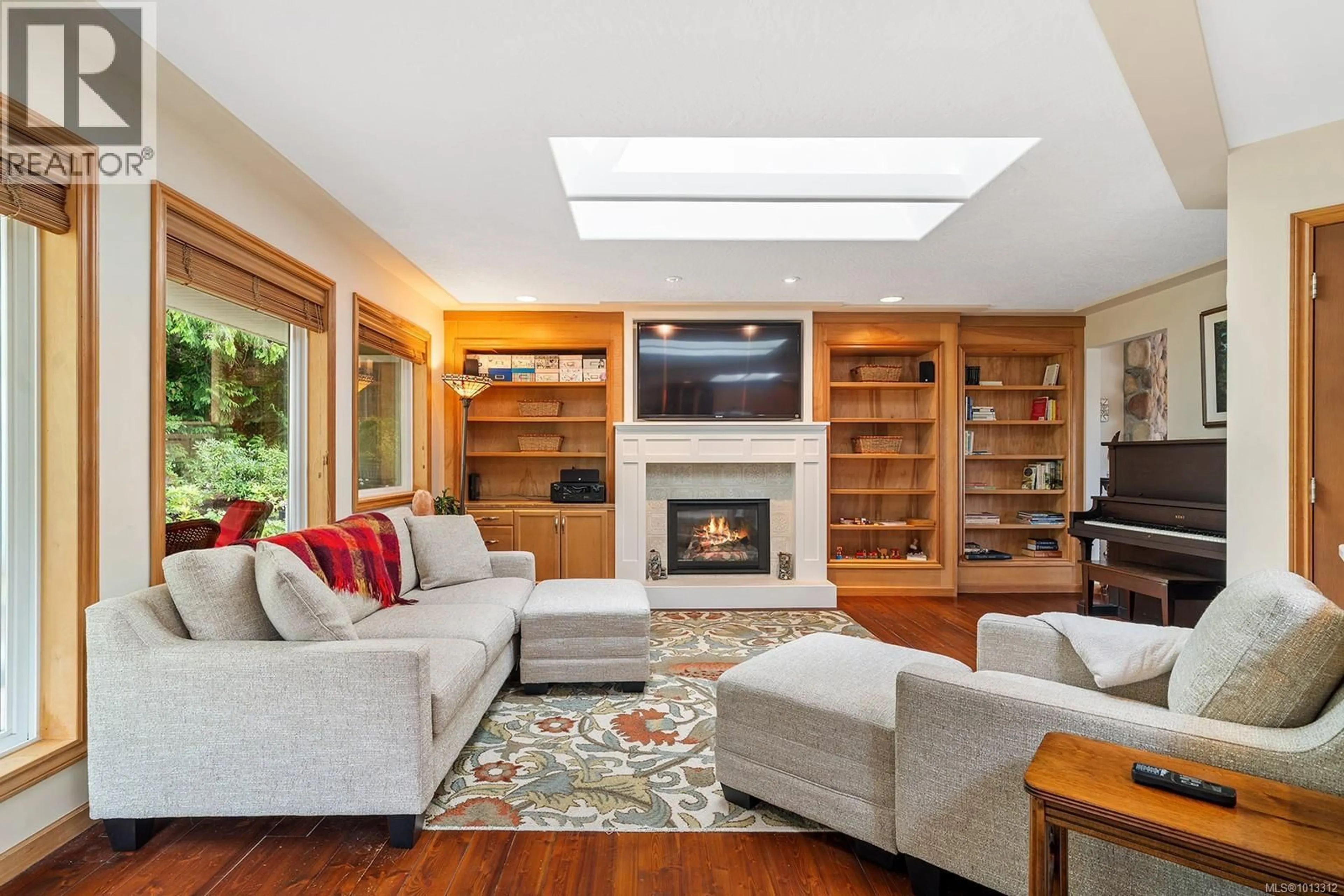Living room with furniture, unknown for 1064 MIRALOMA DRIVE, Qualicum Beach British Columbia V9K2P1