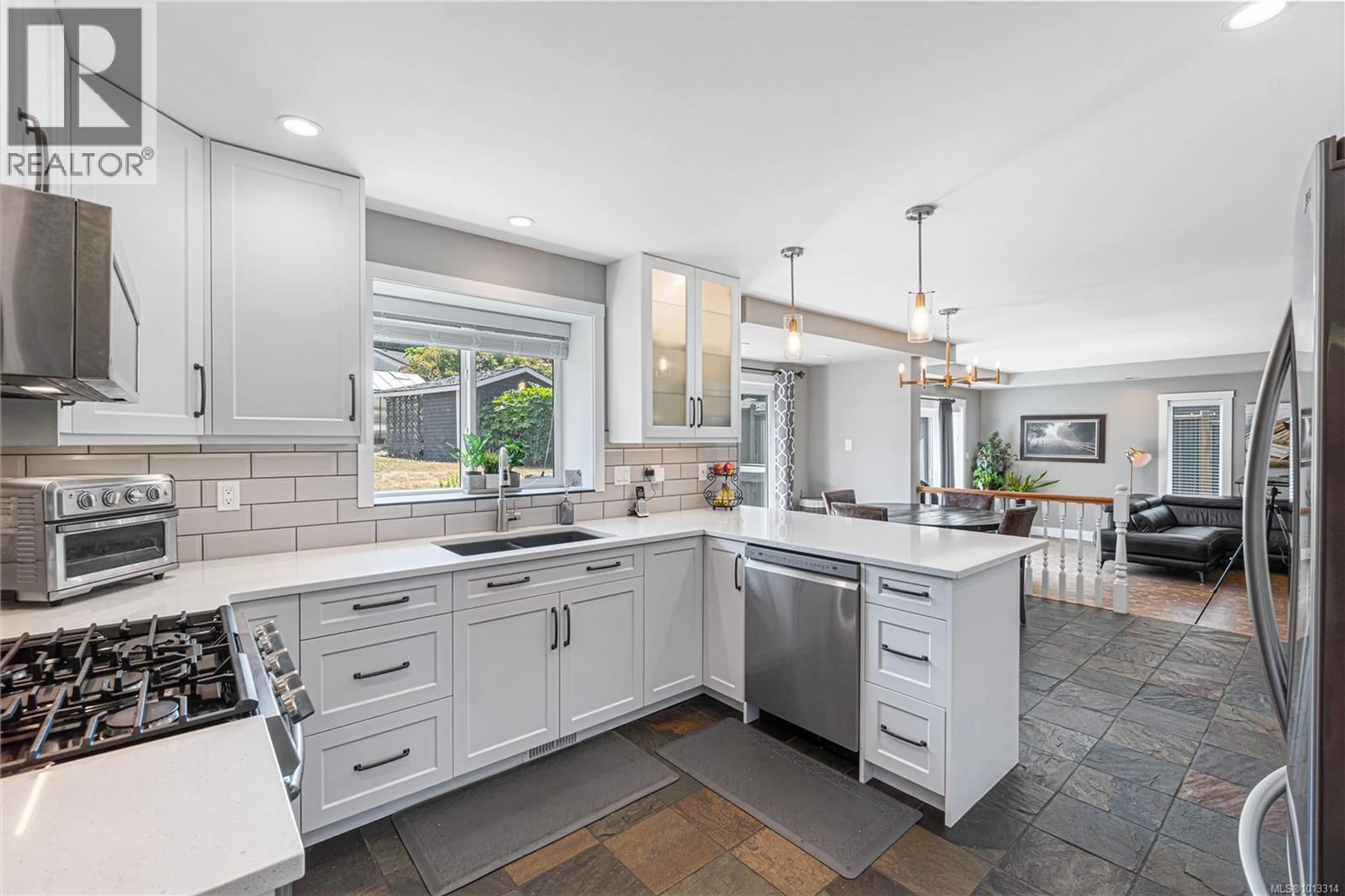 Contemporary kitchen, ceramic/tile floor for 5541 WESTDALE ROAD, Nanaimo British Columbia V9V1G4
