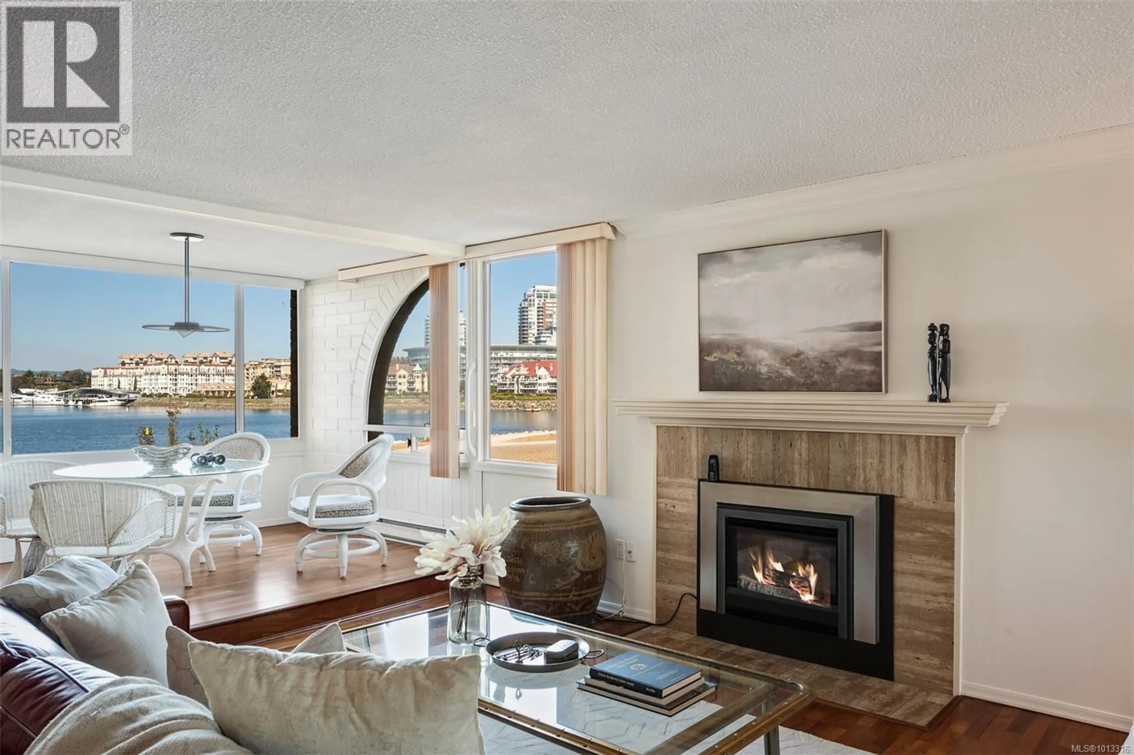 Living room with furniture, unknown for 201 - 640 MONTREAL STREET, Victoria British Columbia V8V1Z8