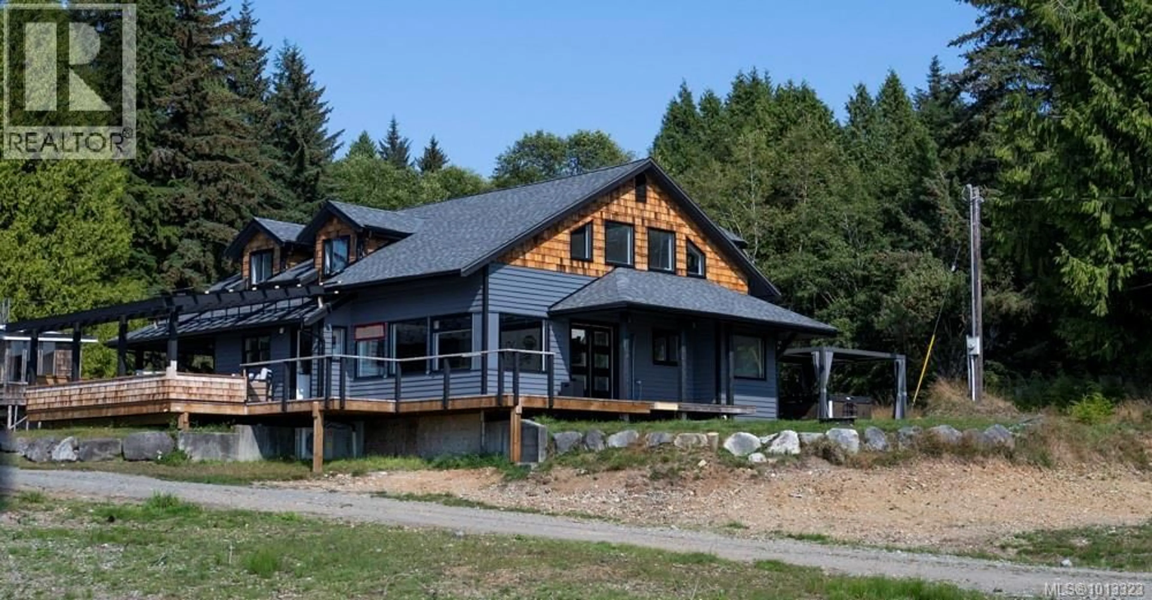 Home with vinyl exterior material, unknown for 305 KALEVA ROAD, Sointula British Columbia V0N3E0