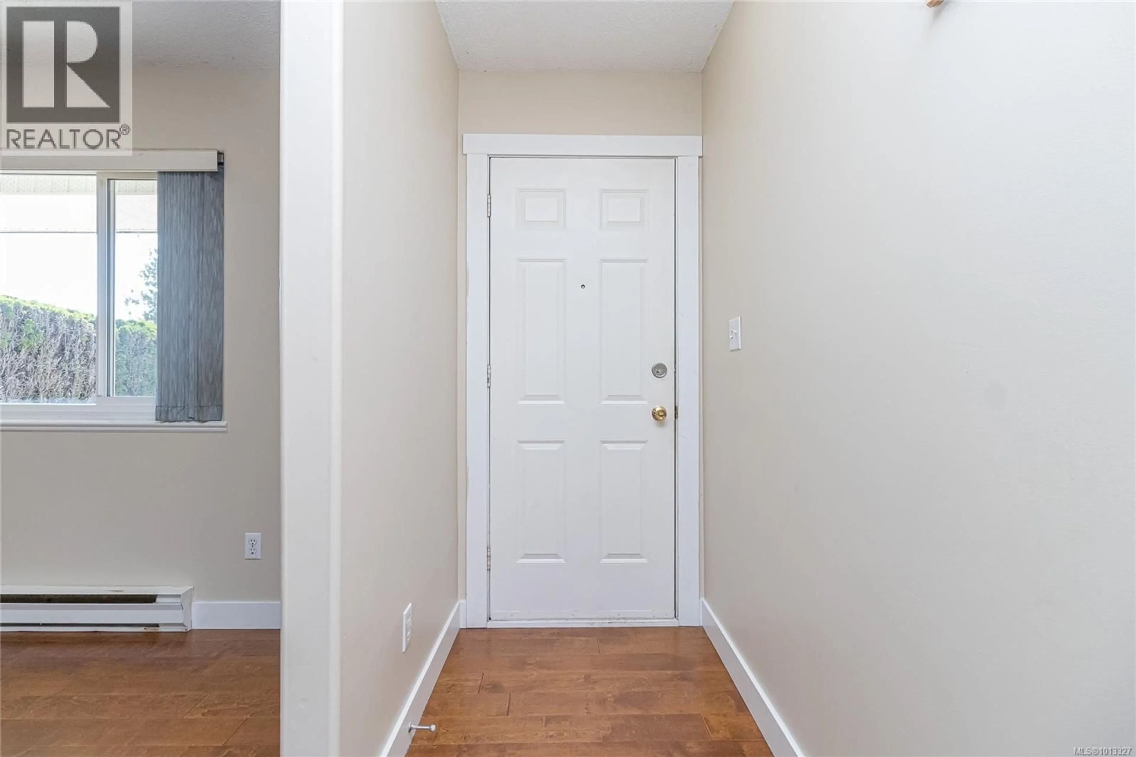 Indoor entryway for 7840 WALLACE DRIVE, Central Saanich British Columbia V8M1T2