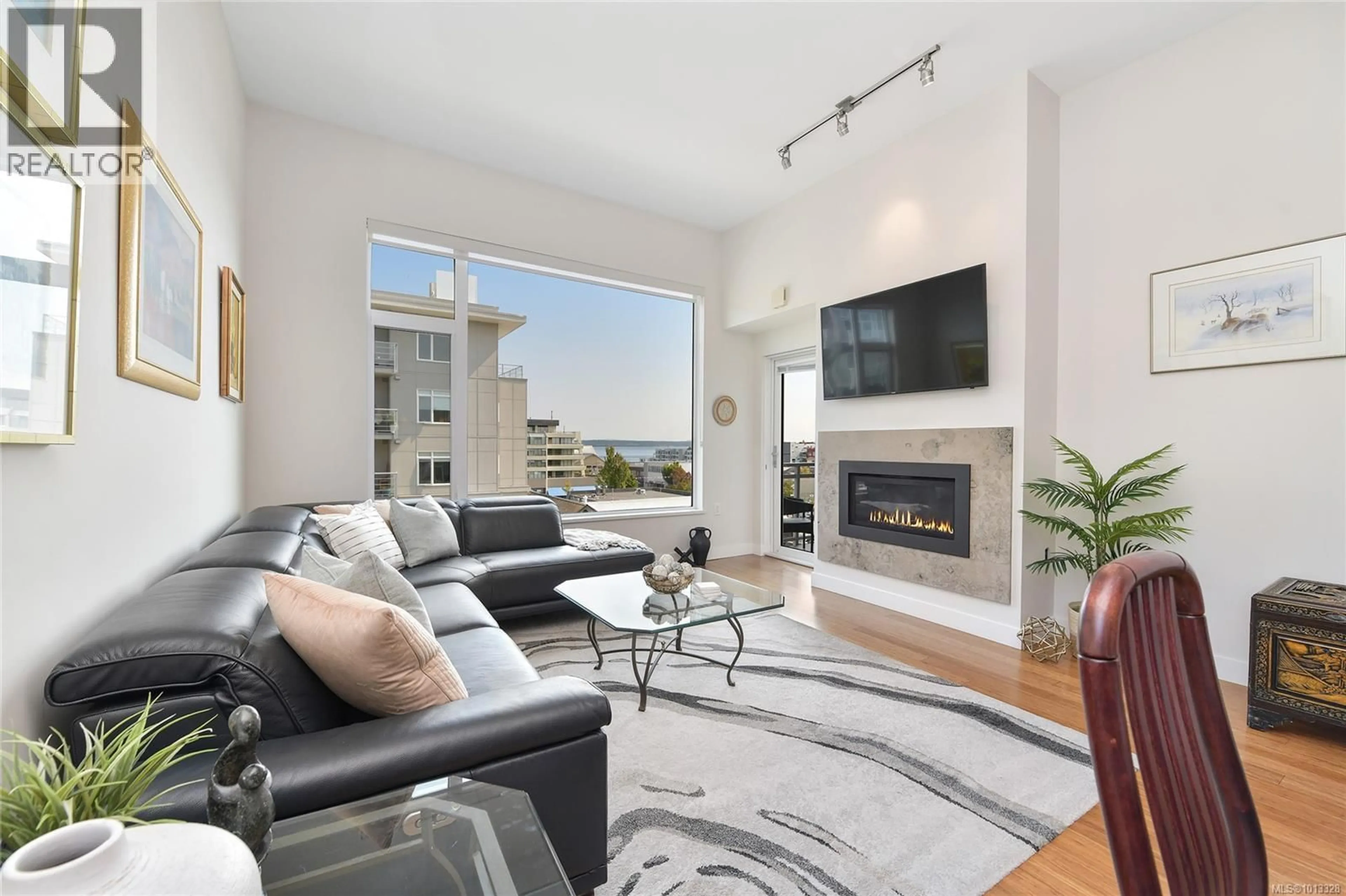 Living room with furniture, unknown for 505 - 9818 THIRD STREET, Sidney British Columbia V8L1Y2