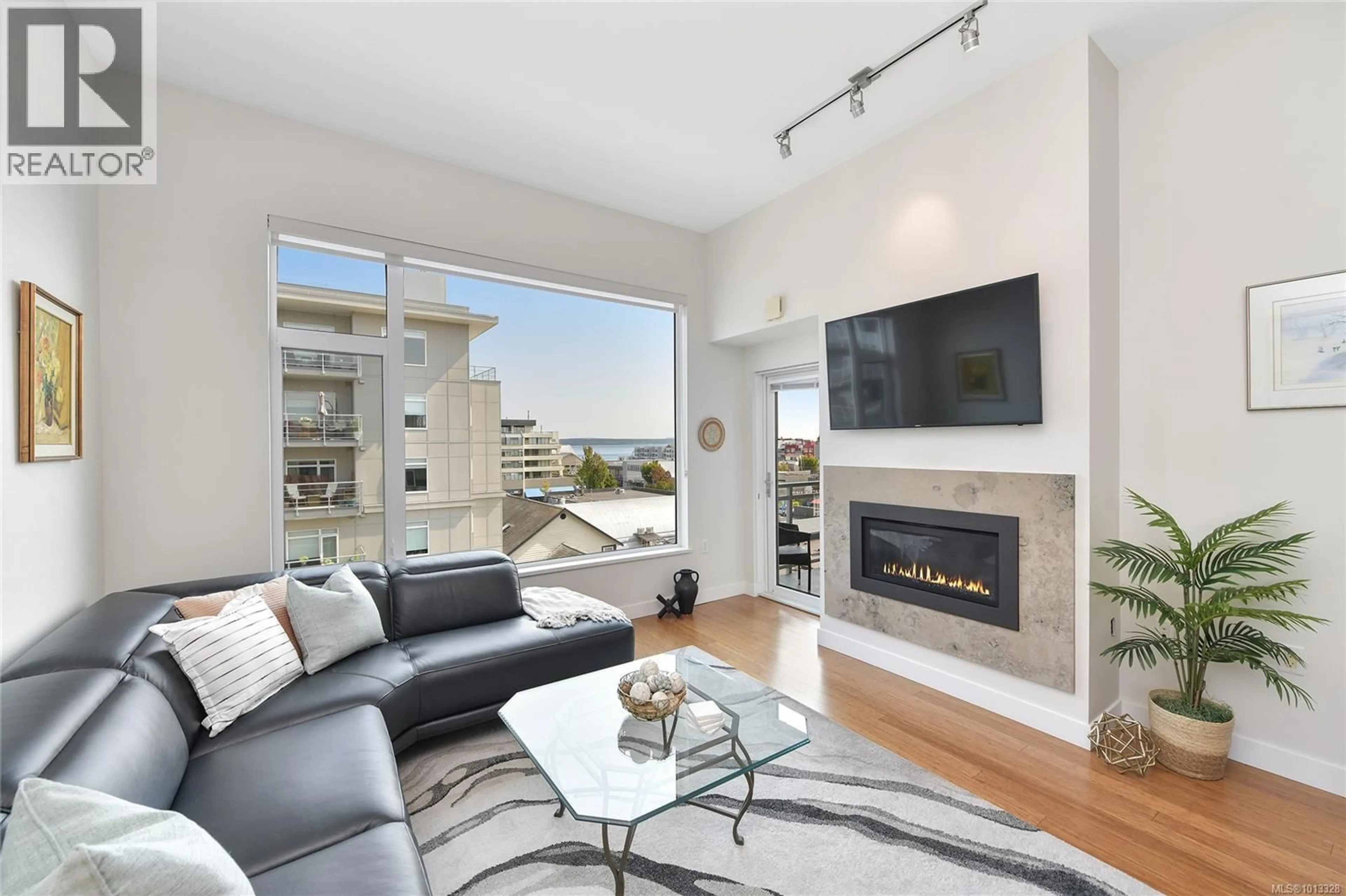 Living room with furniture, unknown for 505 - 9818 THIRD STREET, Sidney British Columbia V8L1Y2