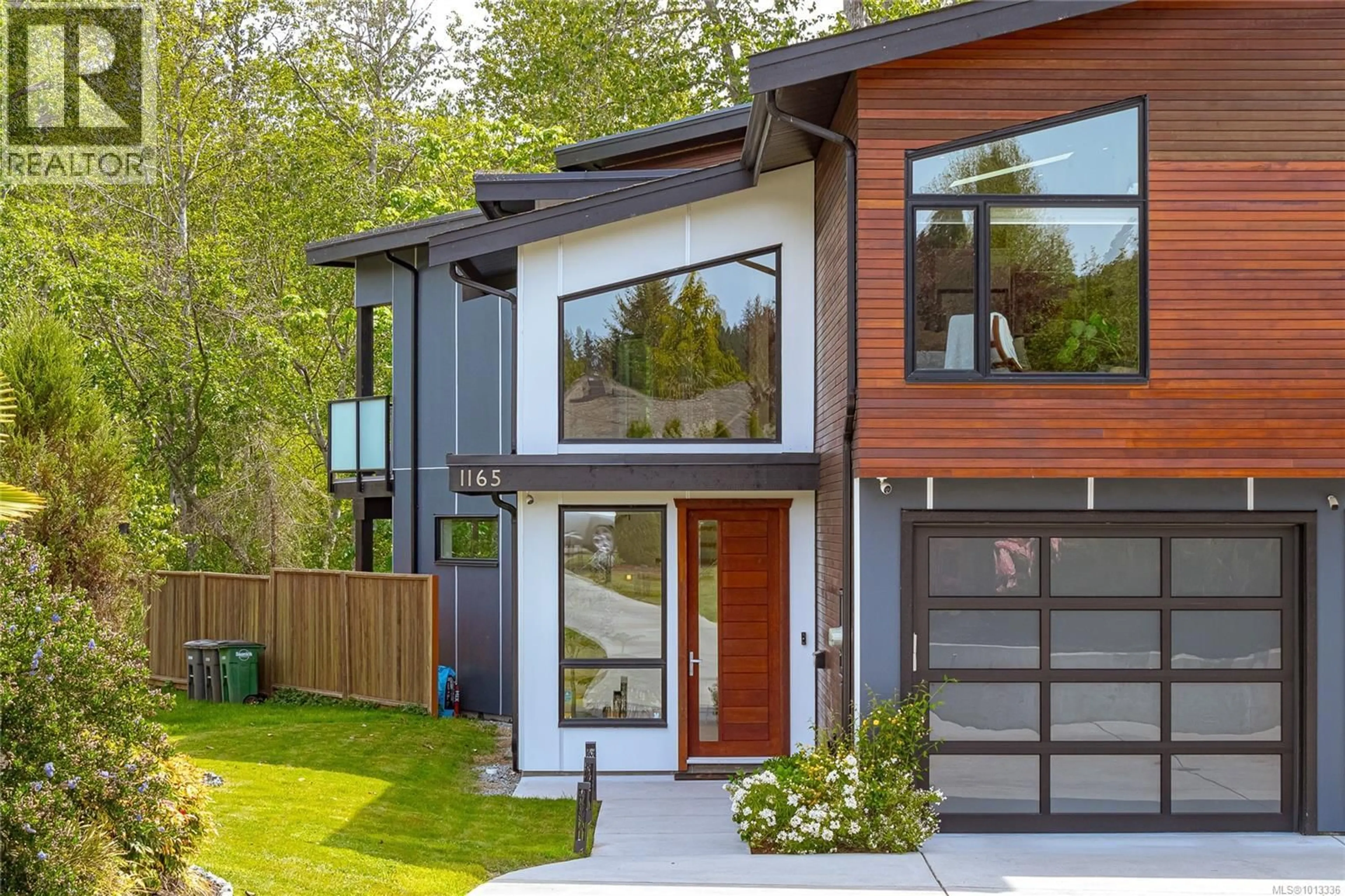 Home with brick exterior material, street for 1165 ROYAL OAK DRIVE, Saanich British Columbia V8X3T7