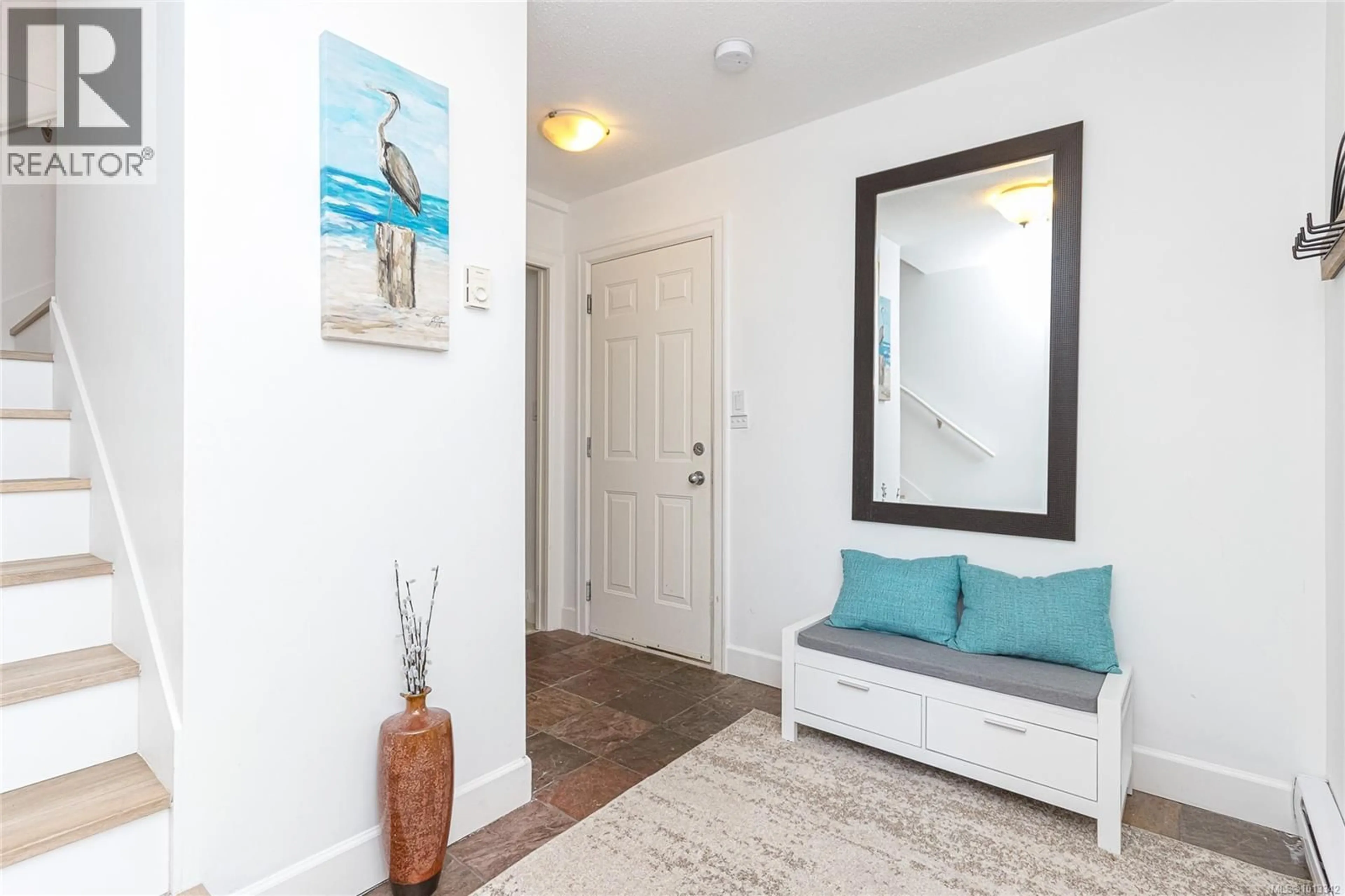 Indoor entryway for 60 - 486 ROYAL BAY DRIVE, Colwood British Columbia V9C4L7