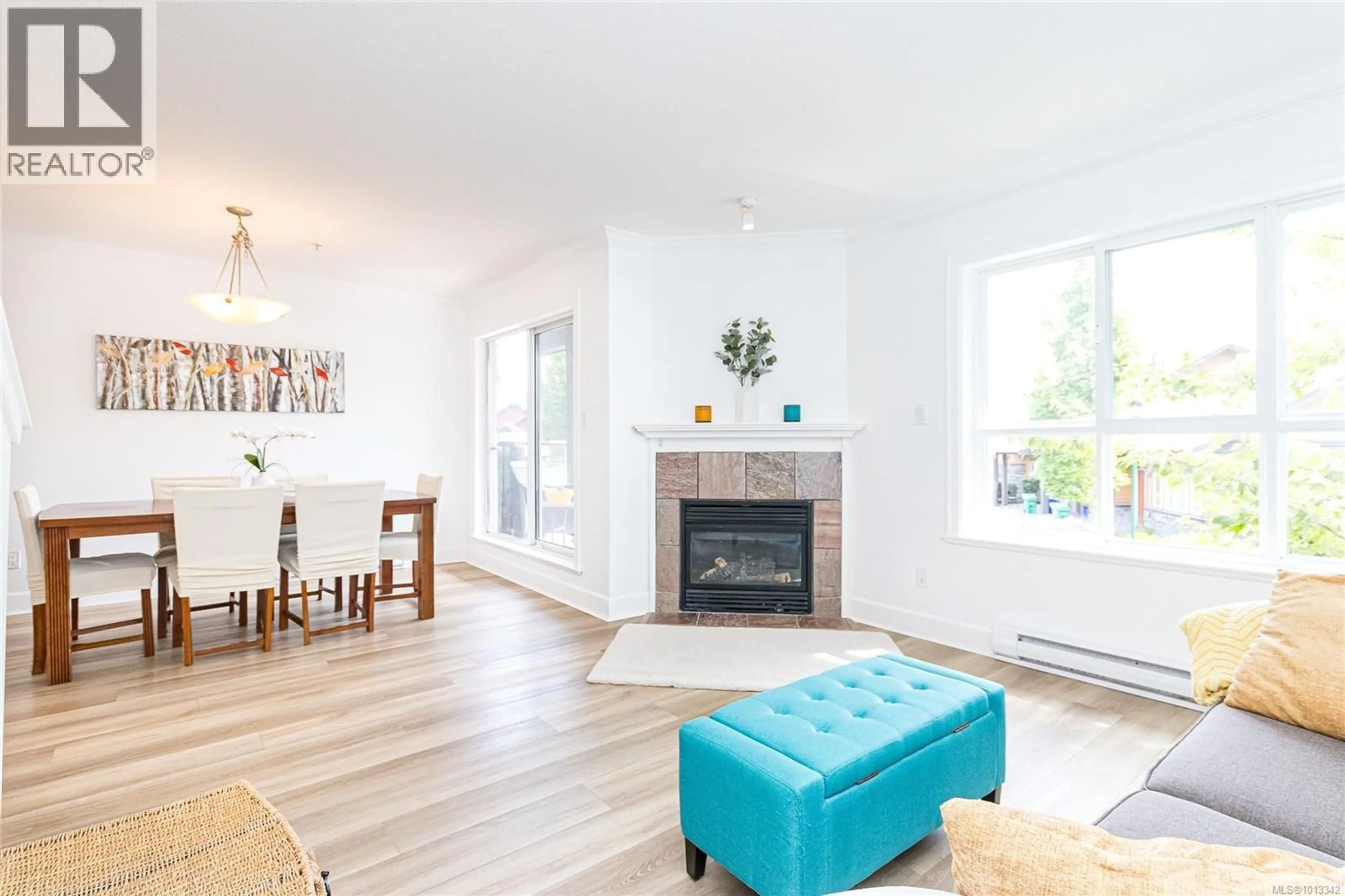 Living room with furniture, wood/laminate floor for 60 - 486 ROYAL BAY DRIVE, Colwood British Columbia V9C4L7