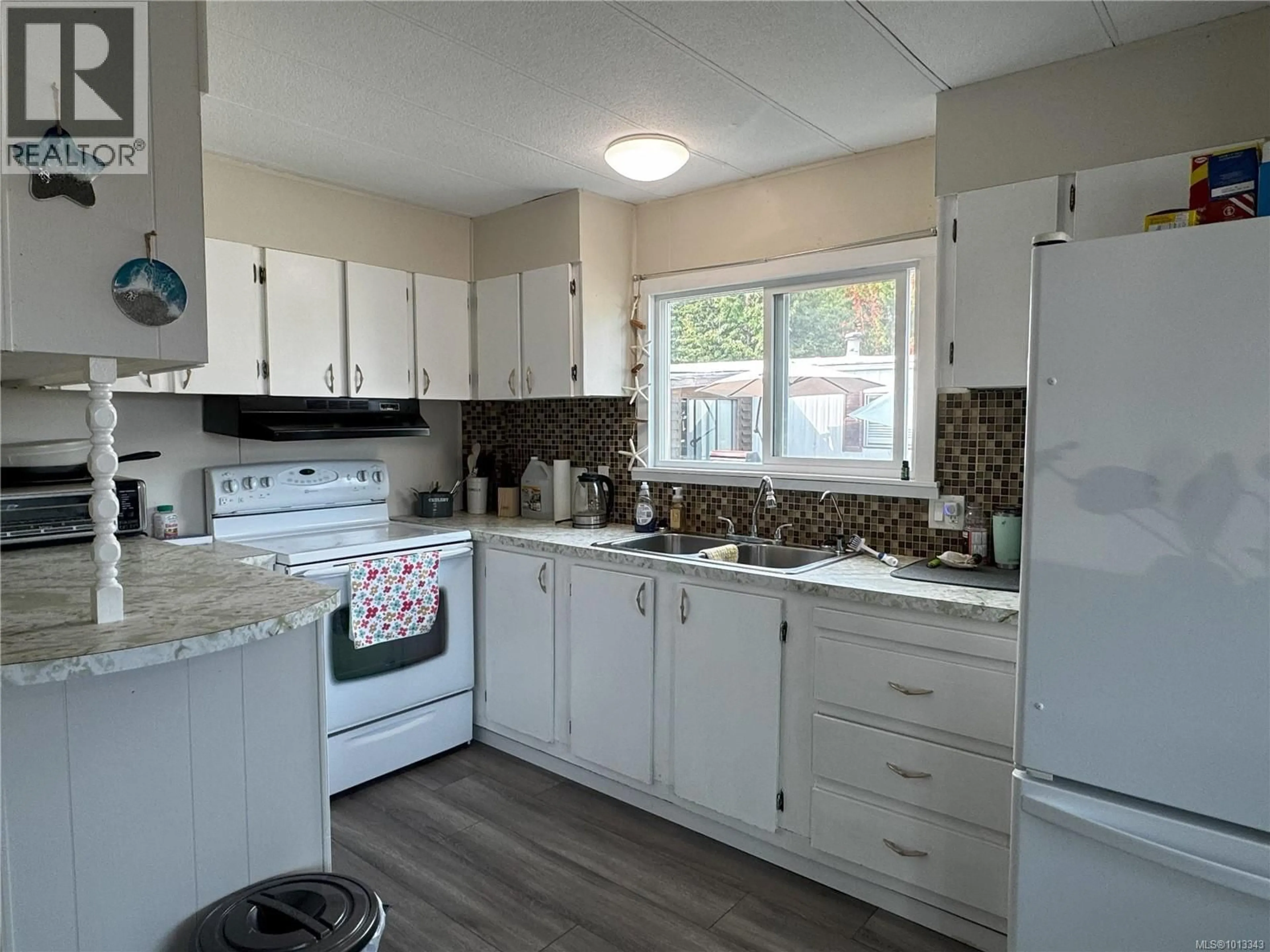 Standard kitchen, unknown for 9 - 1451 PERKINS ROAD, Campbell River British Columbia V9W4R8