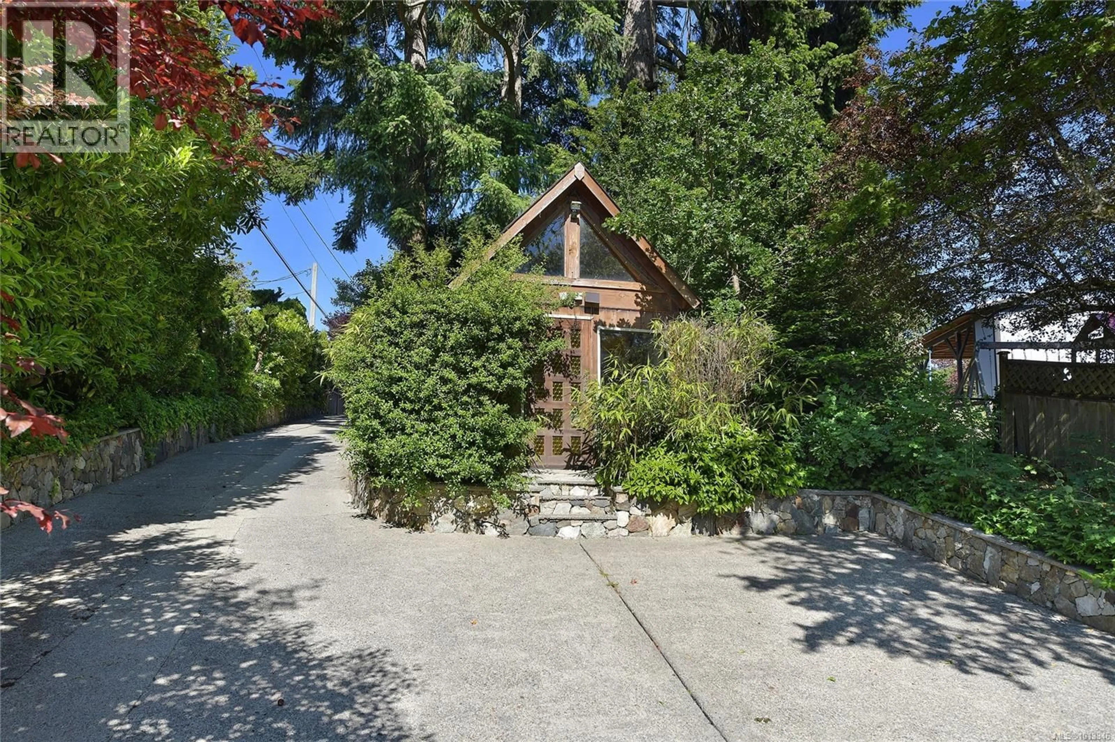 A pic from outside/outdoor area/front of a property/back of a property/a pic from drone, street for 2874 LEIGH ROAD, Langford British Columbia V9B4G3