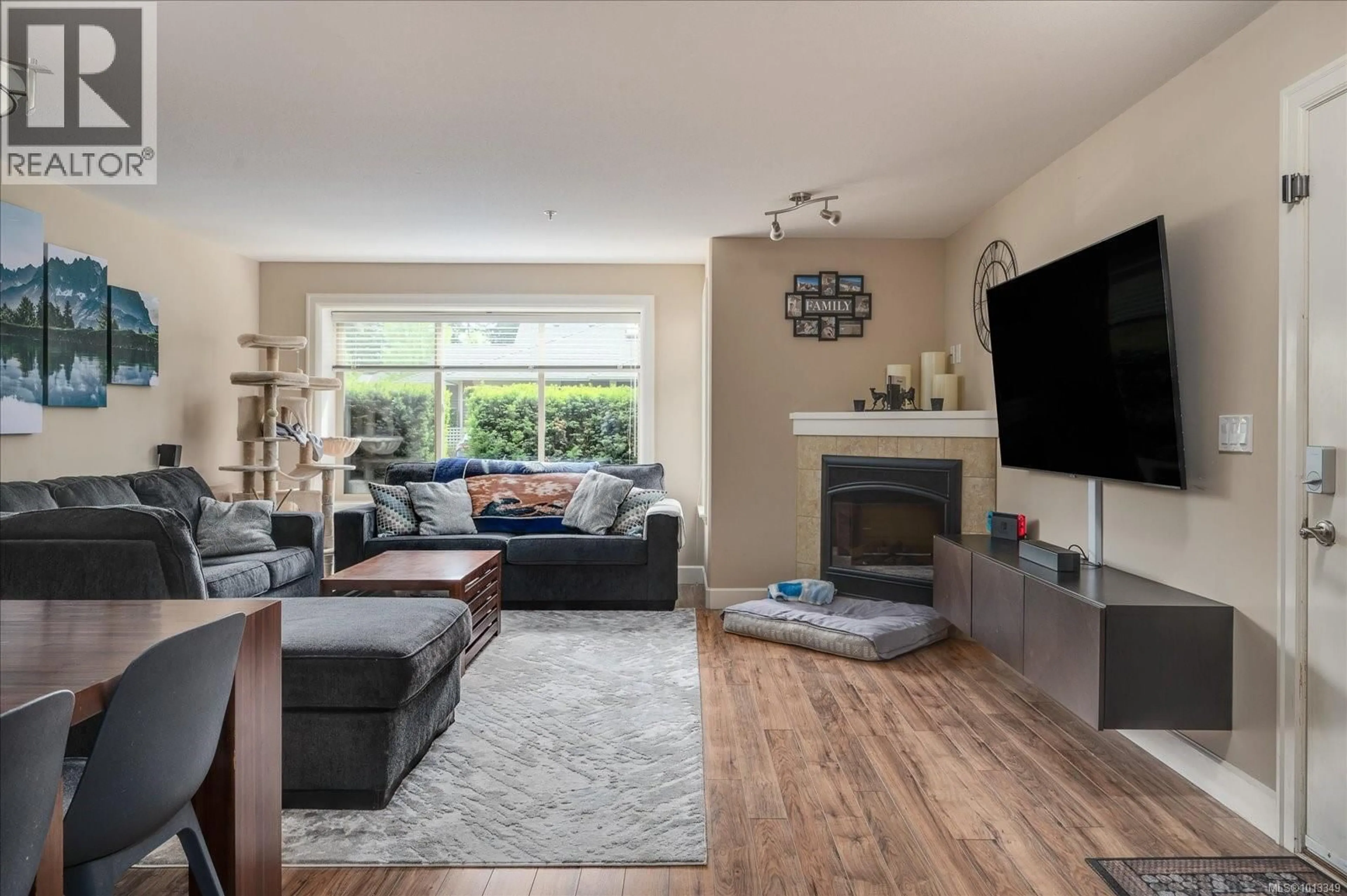 Living room with furniture, unknown for 101 - 4454 HEDGESTONE PLACE, Nanaimo British Columbia V9T0E6
