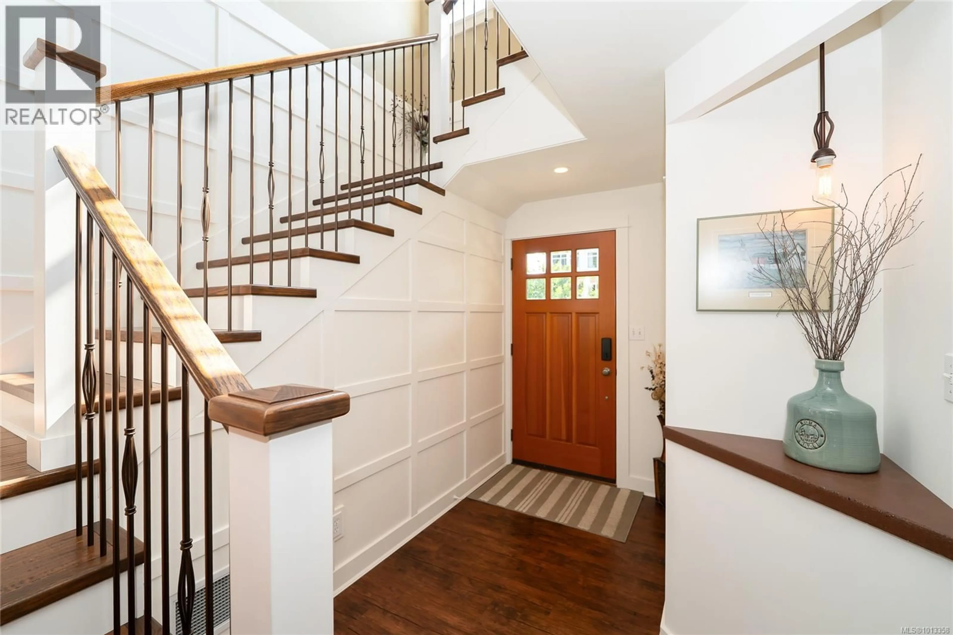 Indoor entryway for 662 HOYLAKE AVENUE, Langford British Columbia V9B3P7