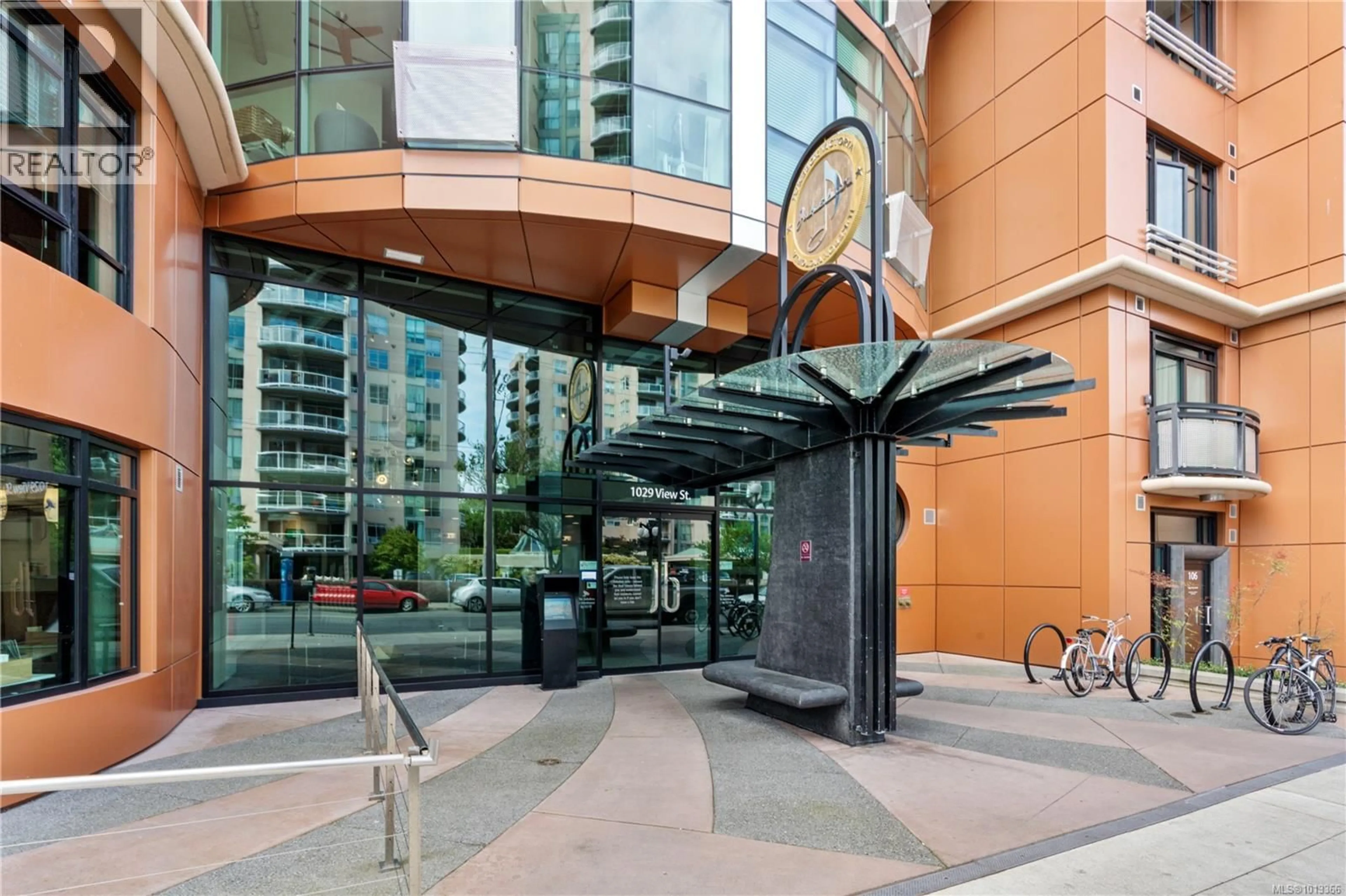 Indoor foyer for 526 - 1029 VIEW STREET, Victoria British Columbia V8V0C9