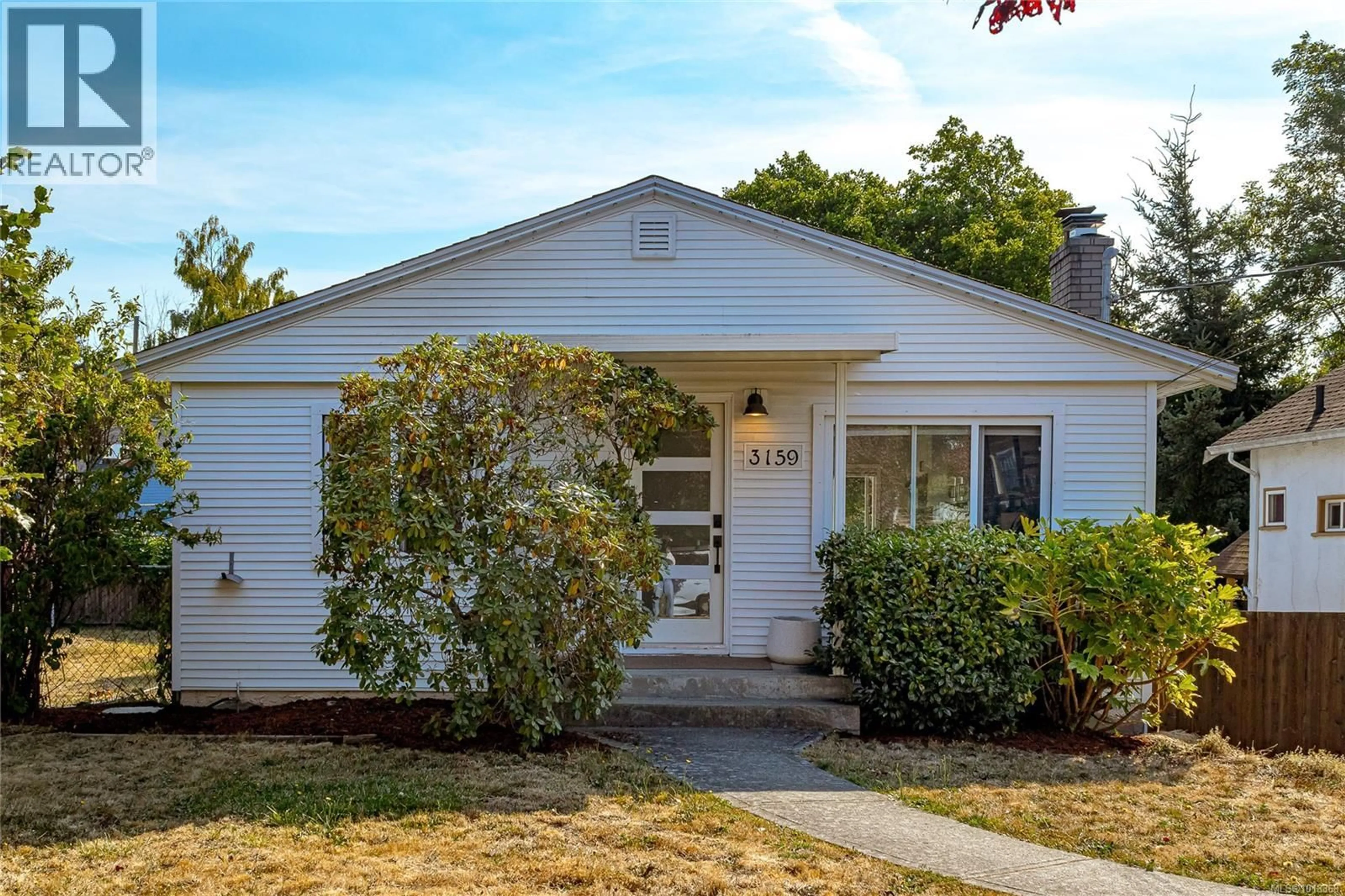 Home with vinyl exterior material, street for 3159 ALDER STREET, Victoria British Columbia V8X1P1