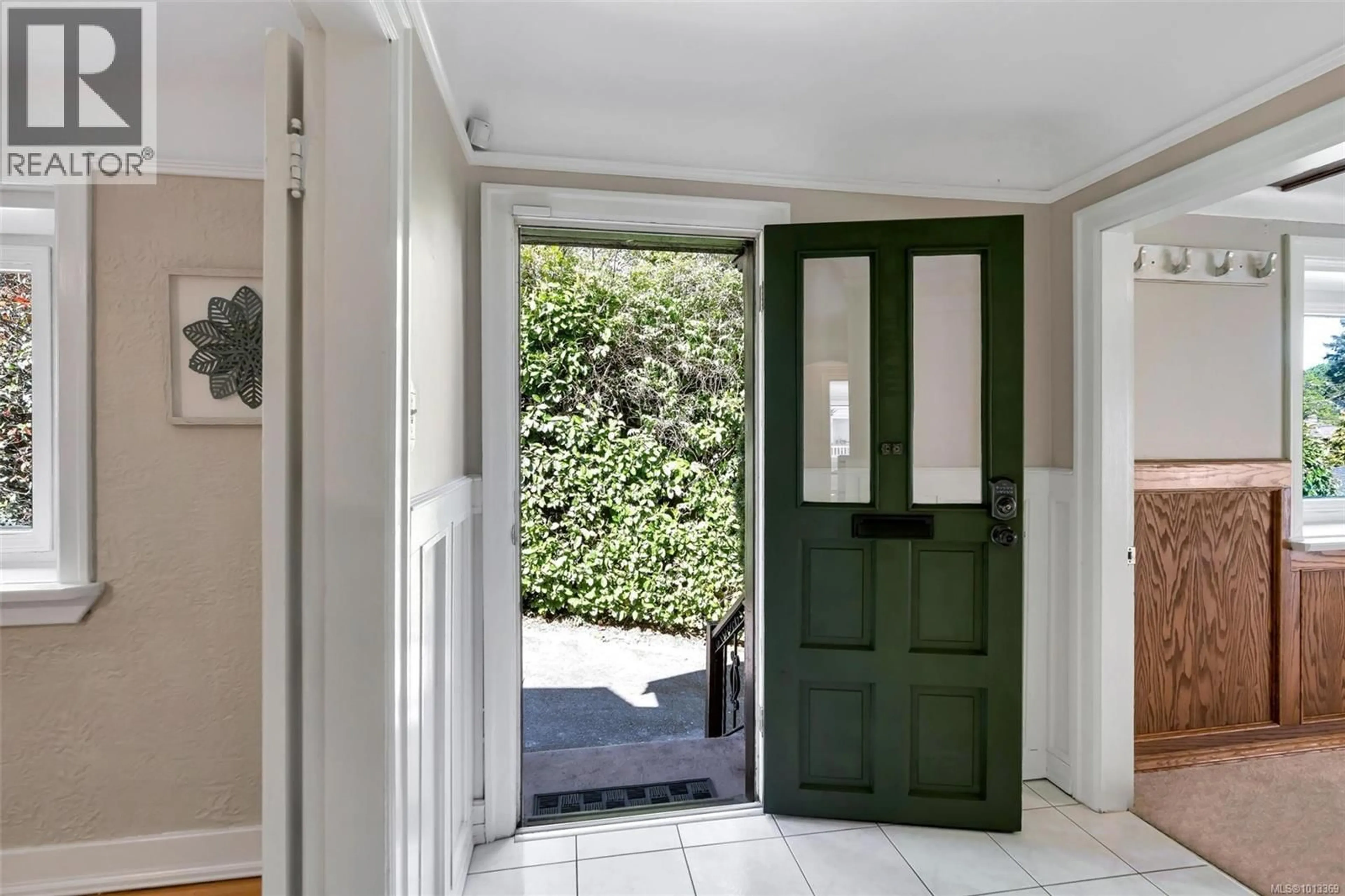 Indoor entryway for 1498 DERBY ROAD, Saanich British Columbia V8P1T5