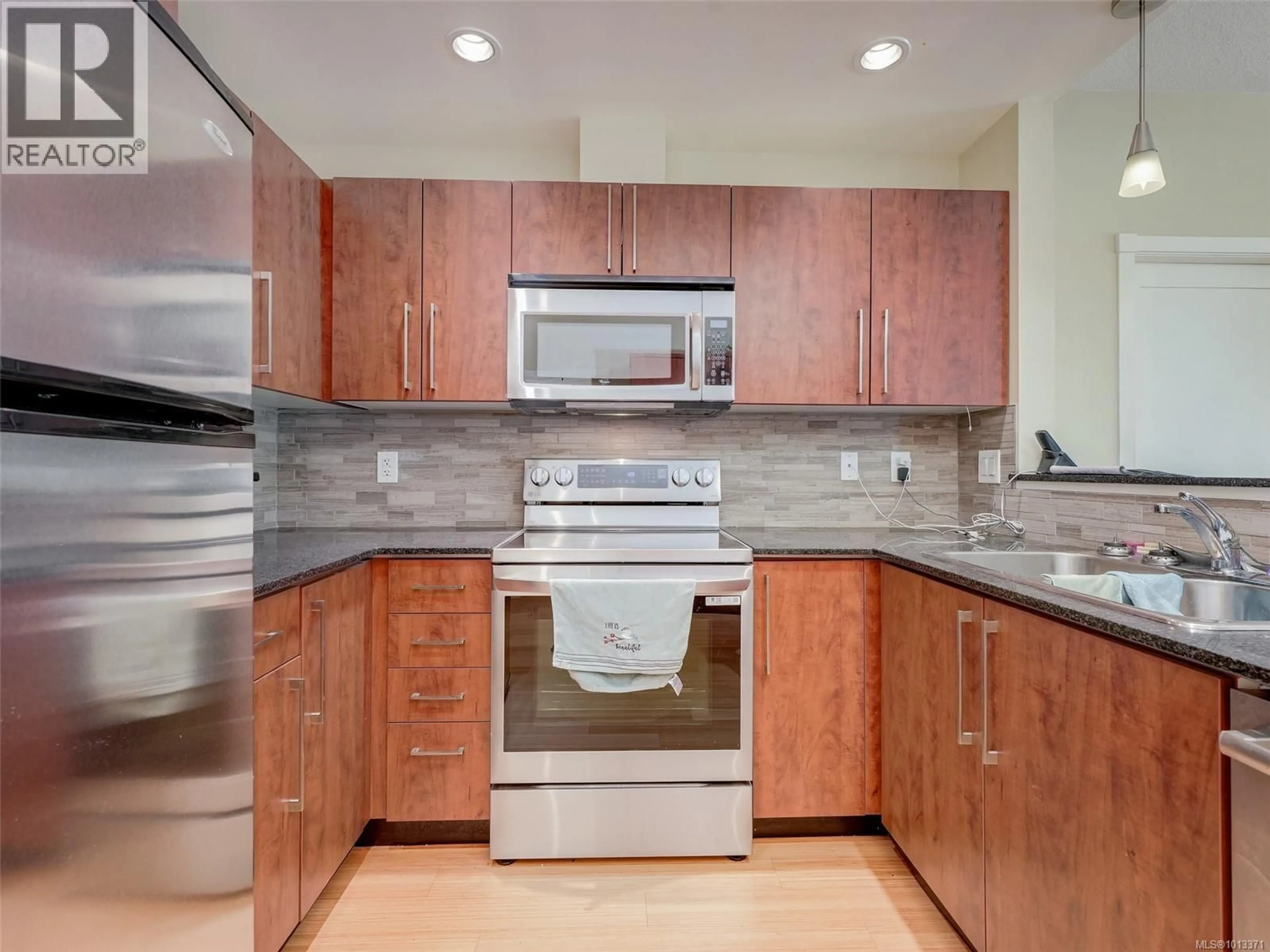 Standard kitchen, unknown for 301 - 611 BROOKSIDE ROAD, Colwood British Columbia V9C0C3