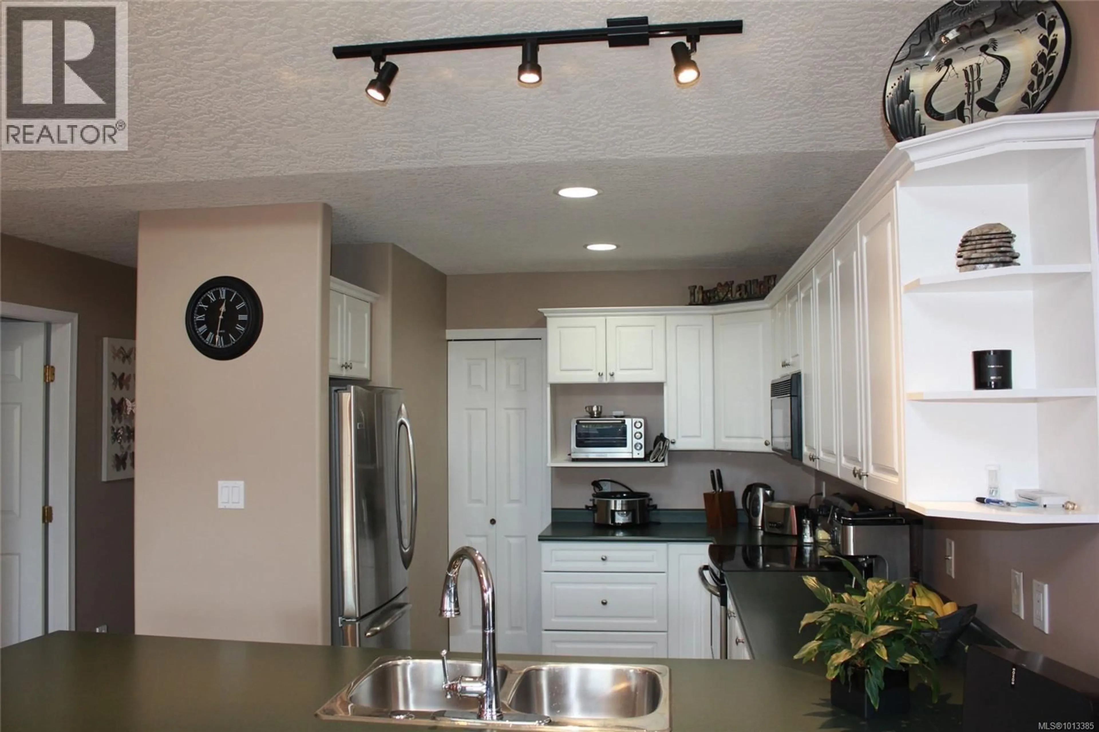 Open concept kitchen, ceramic/tile floor for 3168 GOLAB PLACE, Duncan British Columbia V9L5H2