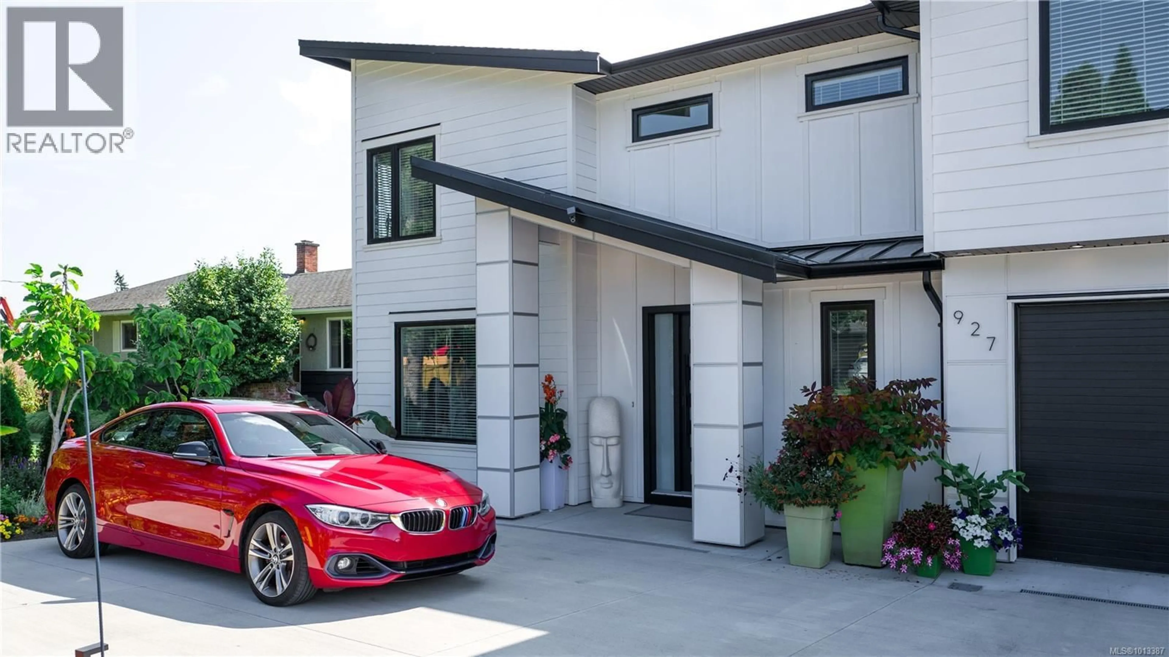 Indoor garage for 927 BECKWITH AVENUE, Saanich British Columbia V8X3S2