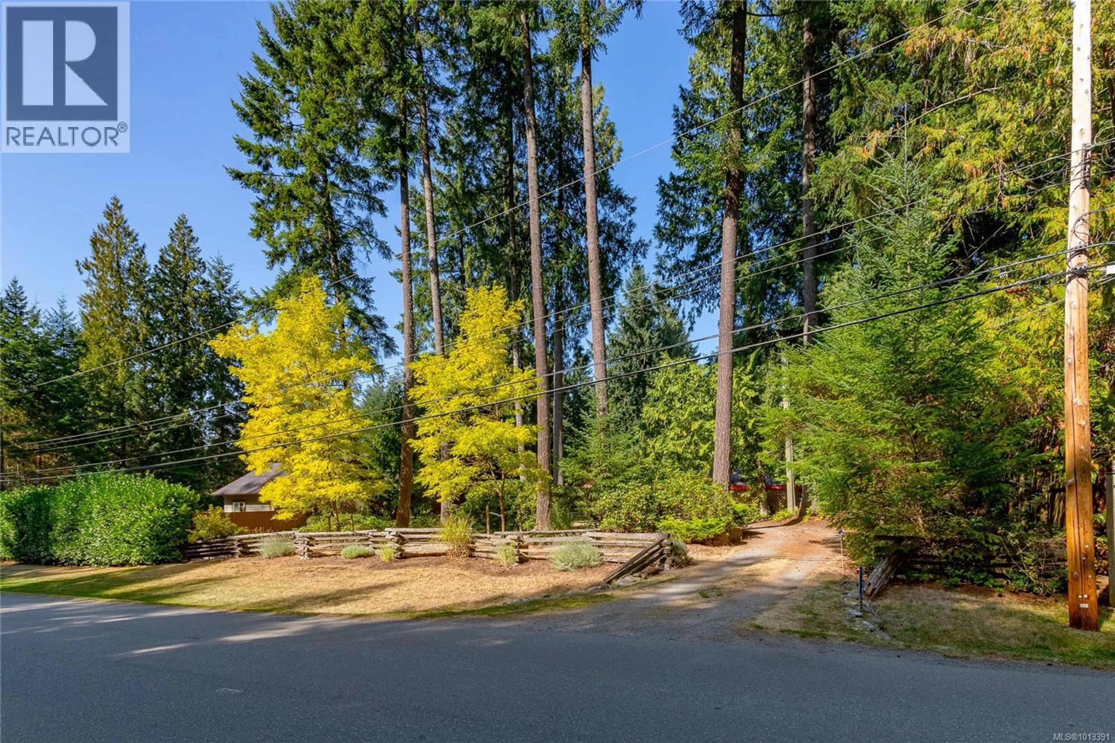 A pic from outside/outdoor area/front of a property/back of a property/a pic from drone, forest/trees view for 1215 BRAITHWAITE DRIVE, Cobble Hill British Columbia V8H0G3