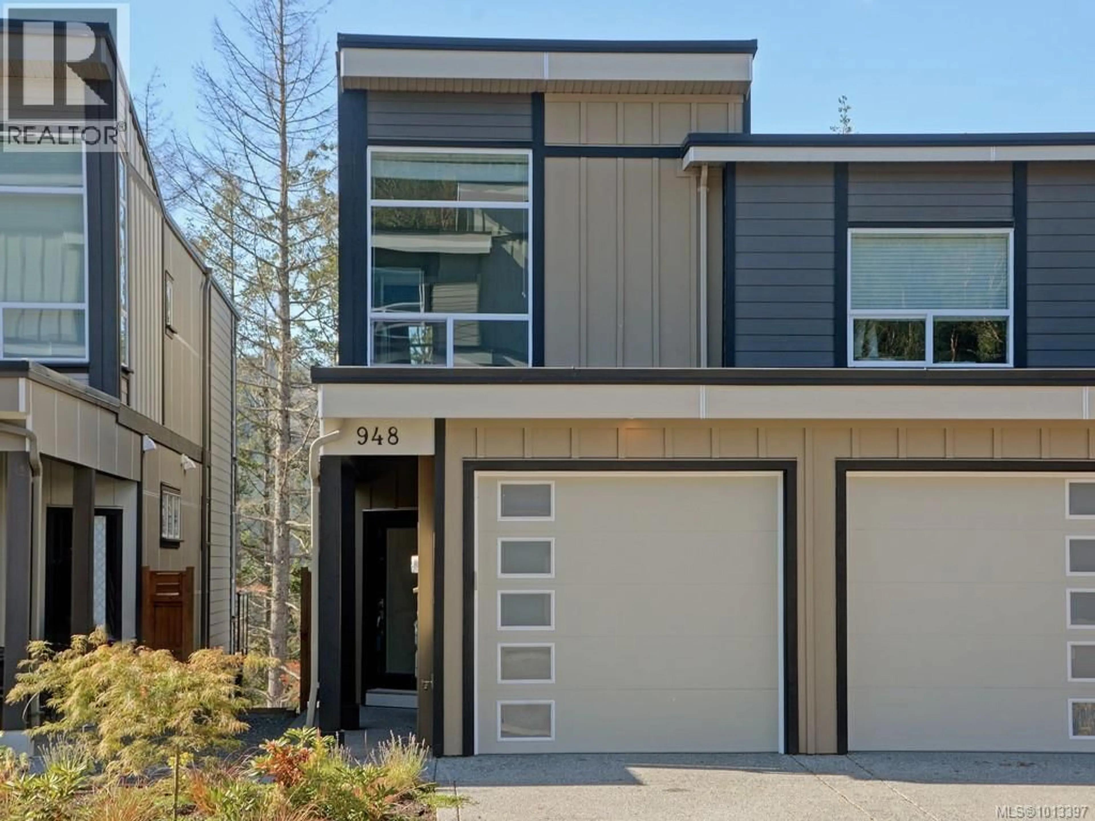 Home with vinyl exterior material, street for 948 WARBLER CLOSE, Langford British Columbia V9C0J4