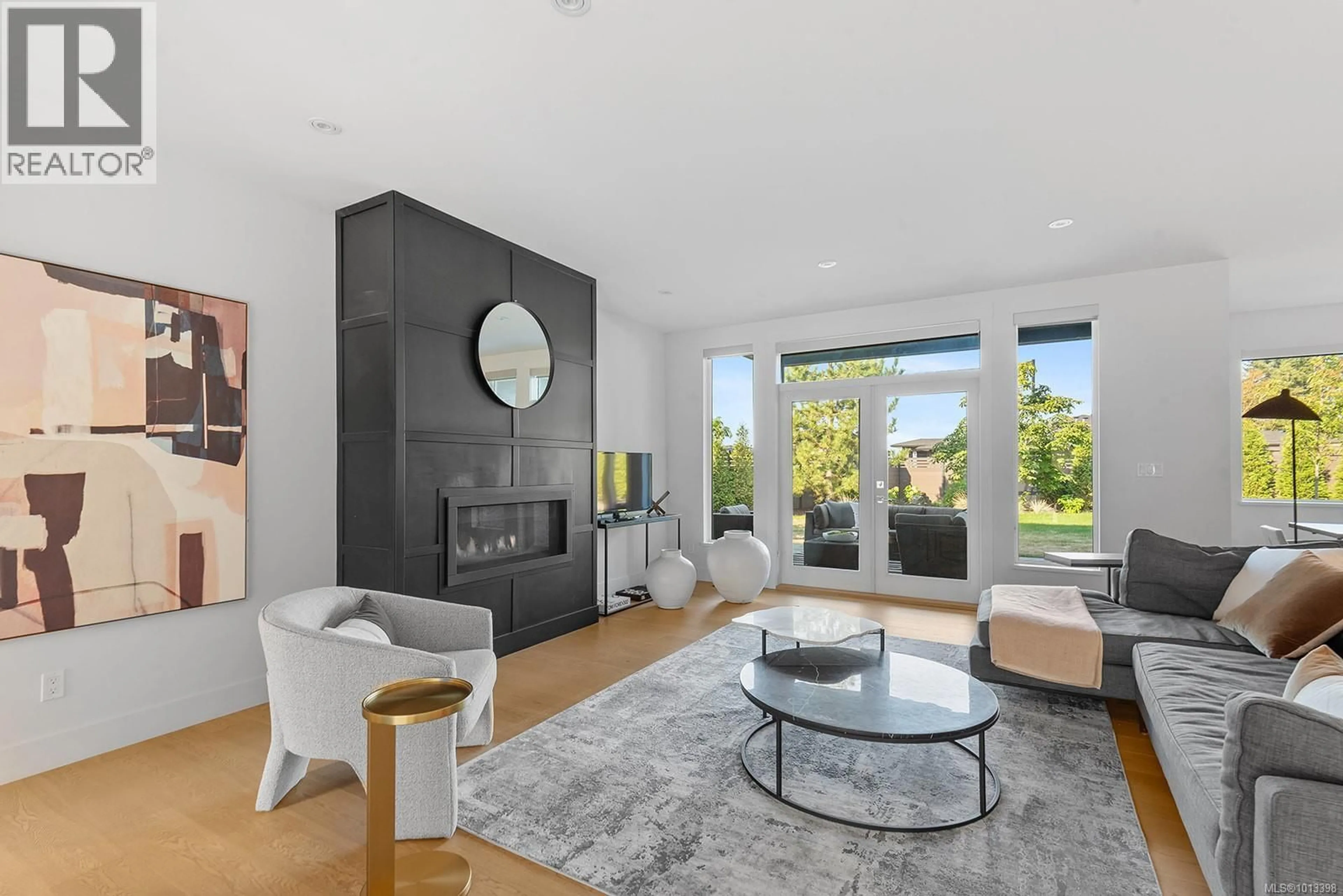 Living room with furniture, unknown for 6400 NEVILANE DRIVE, Duncan British Columbia V9L5S6
