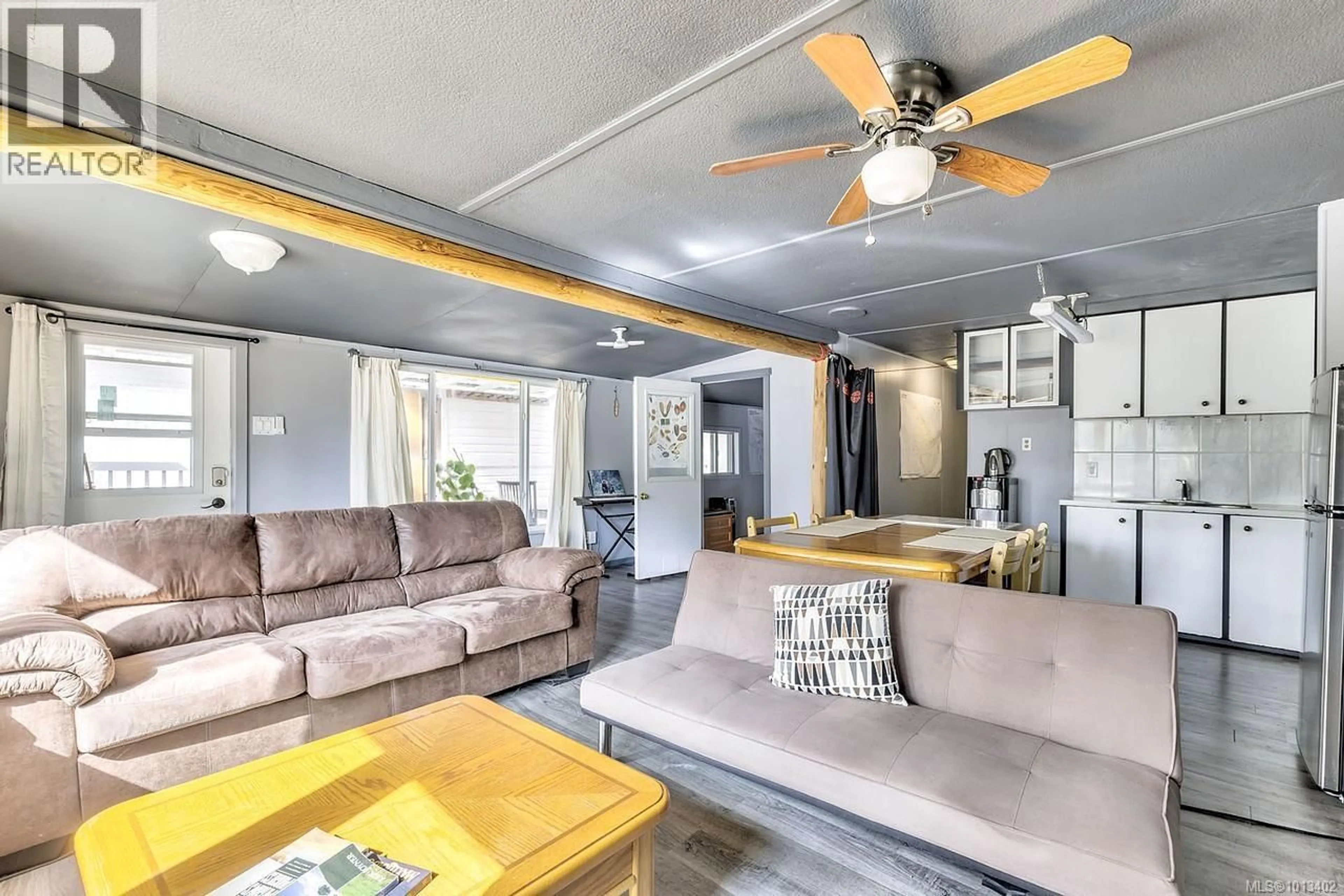 Living room with furniture, unknown for 204 - 380 MARTINDALE ROAD, Parksville British Columbia V9P1R7