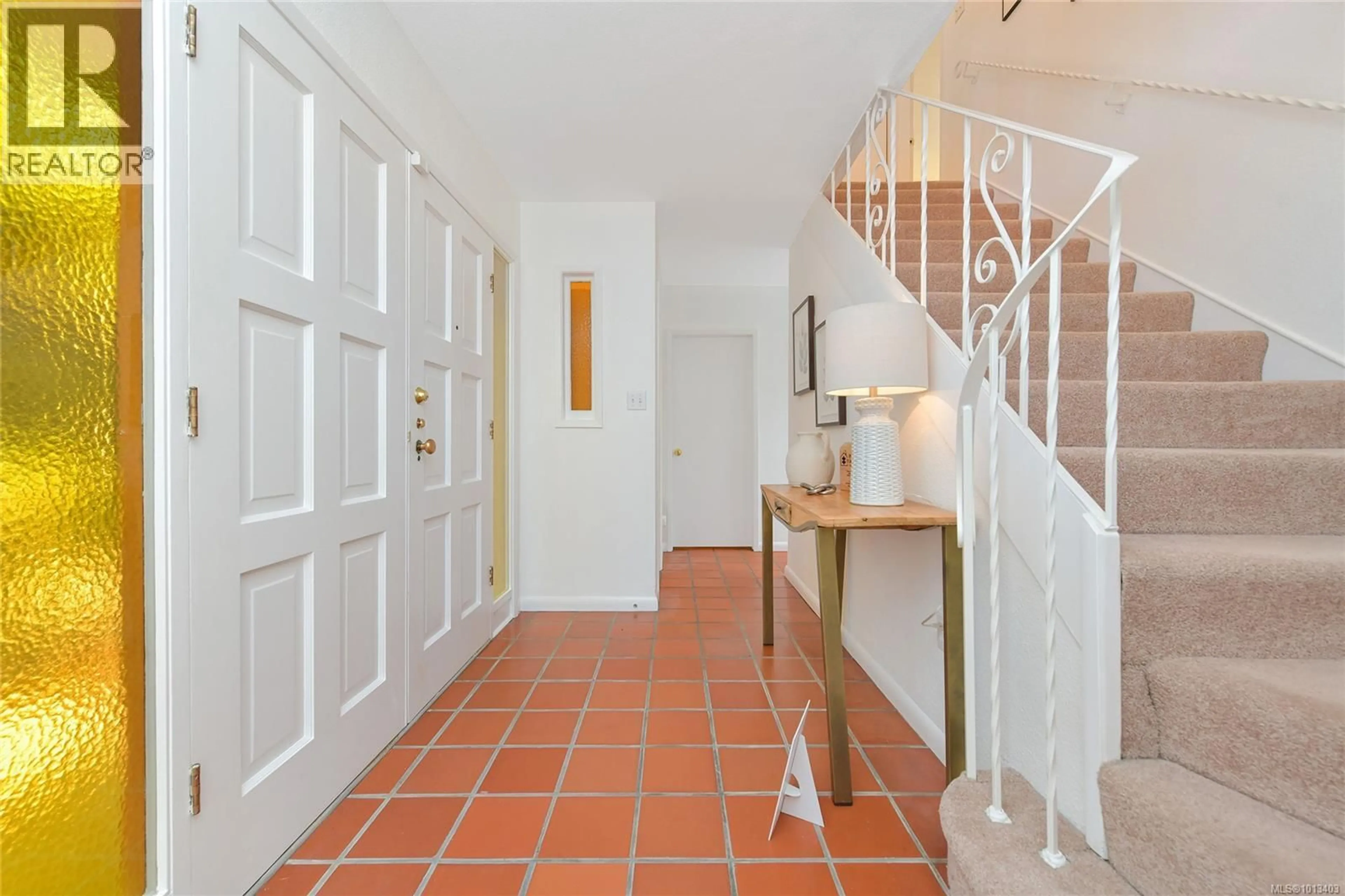 Indoor foyer for 1120 ST. LOUIS STREET, Oak Bay British Columbia V8S5B6