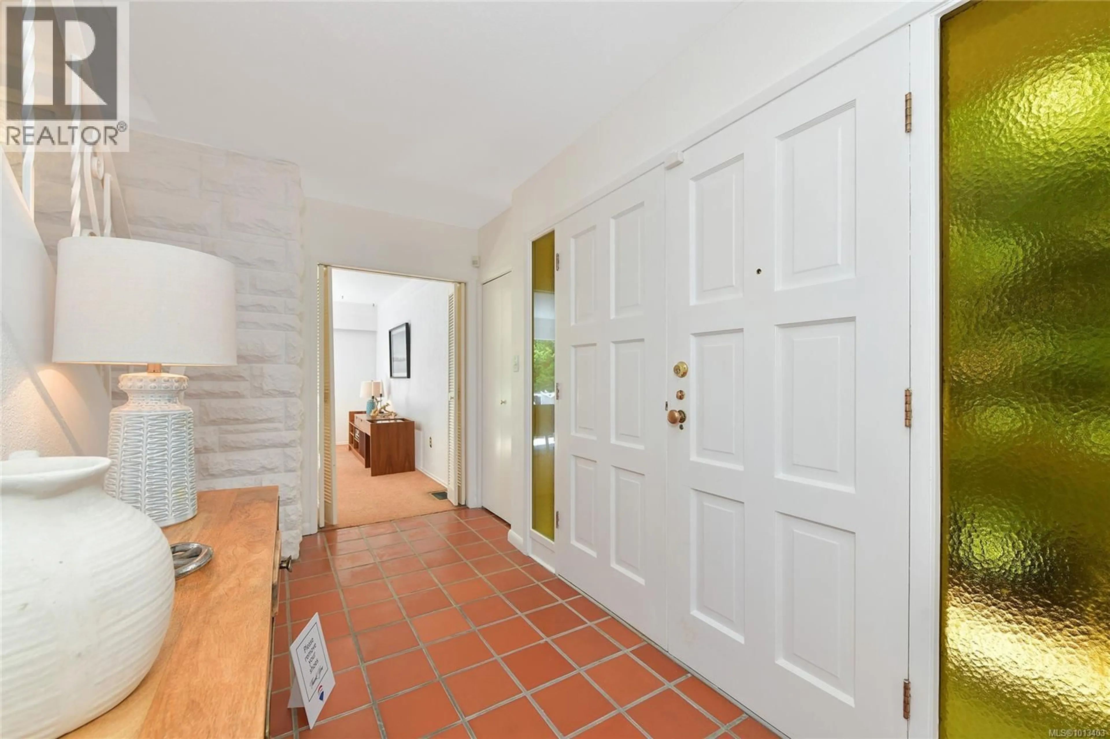 Indoor foyer for 1120 ST. LOUIS STREET, Oak Bay British Columbia V8S5B6