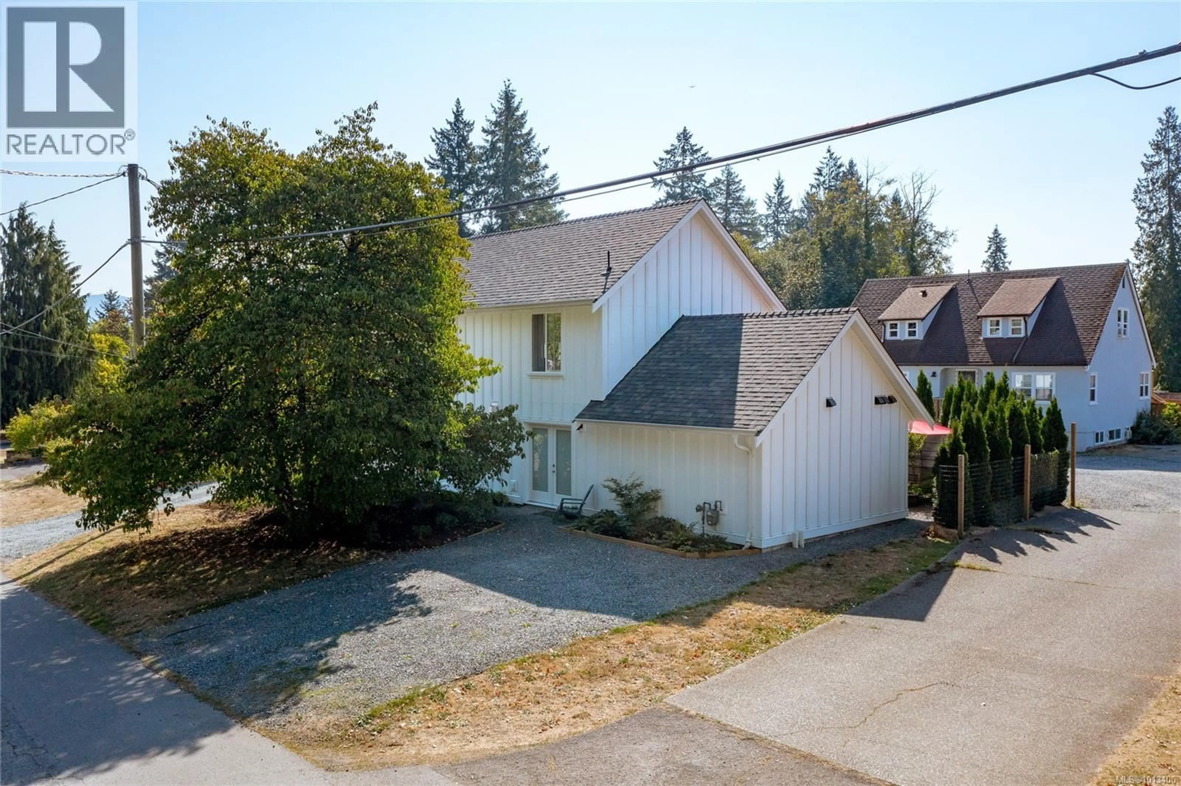 A pic from outside/outdoor area/front of a property/back of a property/a pic from drone, street for 3012 GEORGE STREET, Duncan British Columbia V9L2A9