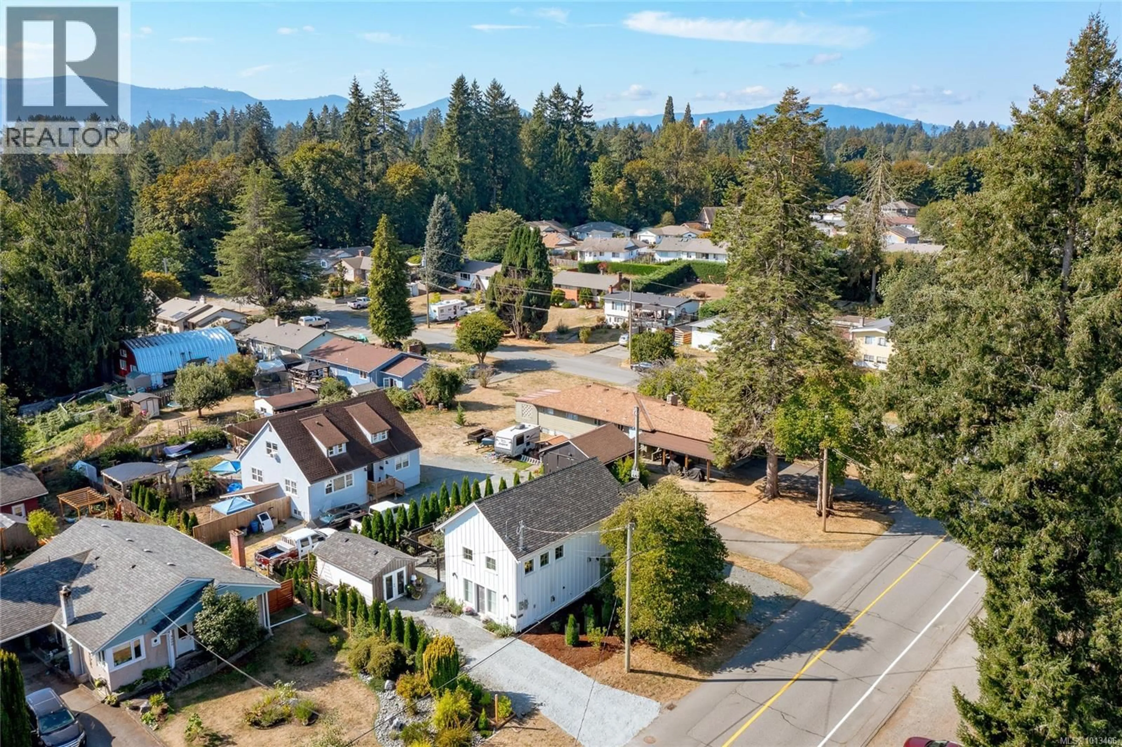 A pic from outside/outdoor area/front of a property/back of a property/a pic from drone, street for 3012 GEORGE STREET, Duncan British Columbia V9L2A9