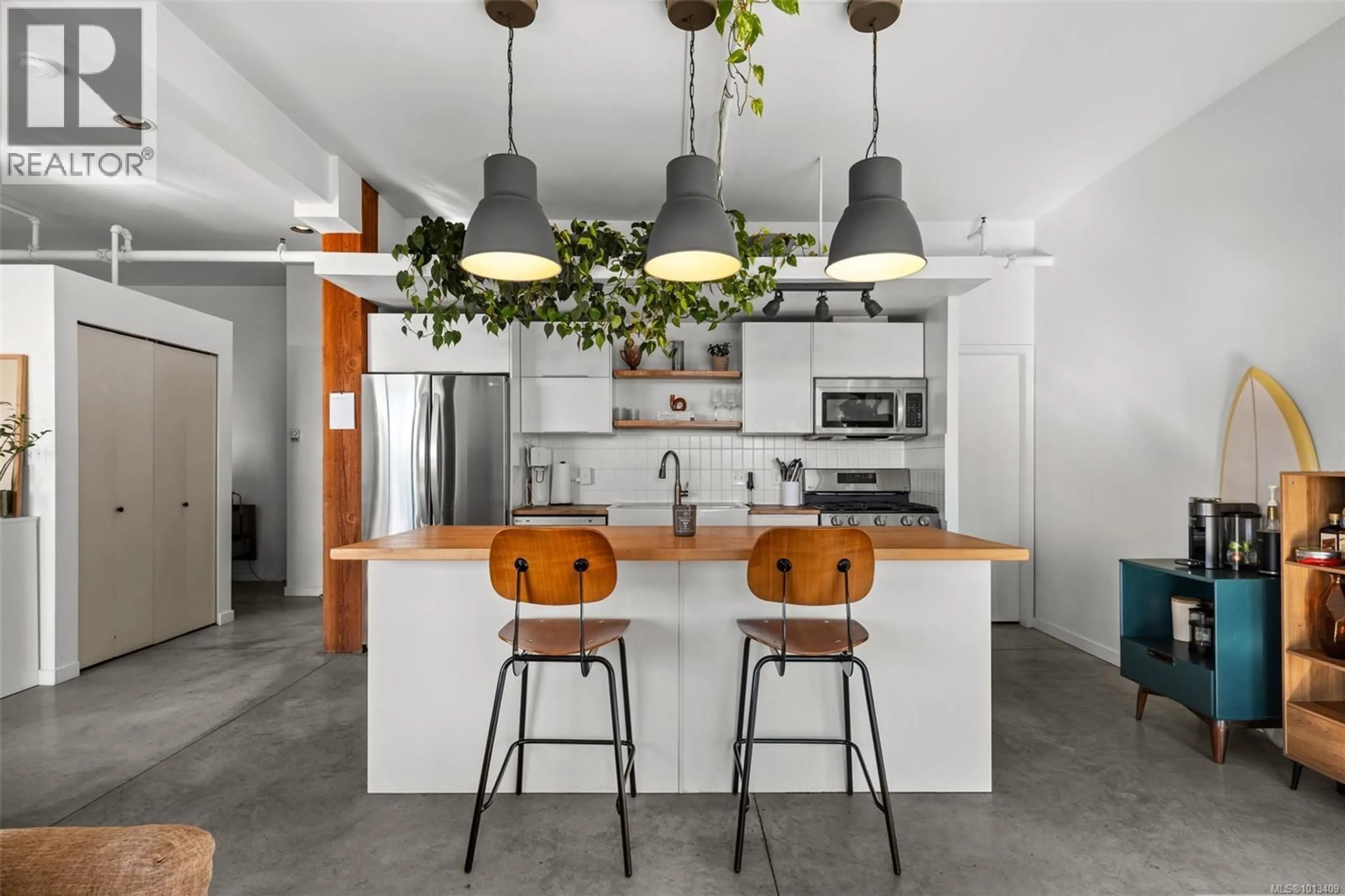 Contemporary kitchen, cement floor for 311 - 455 SITKUM ROAD, Victoria British Columbia V9A7N9