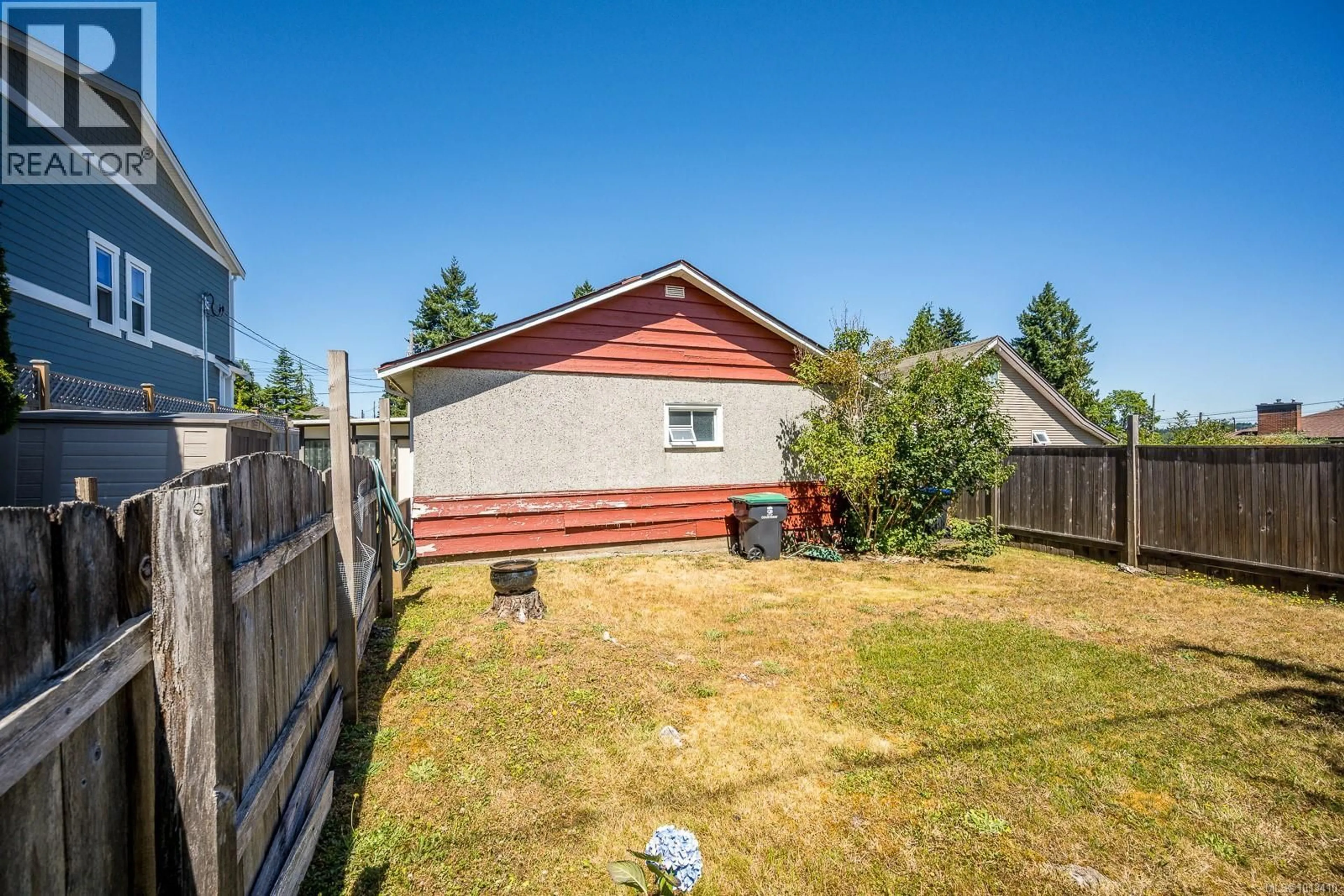 Shed for 714 12TH STREET, Courtenay British Columbia V9N1V4
