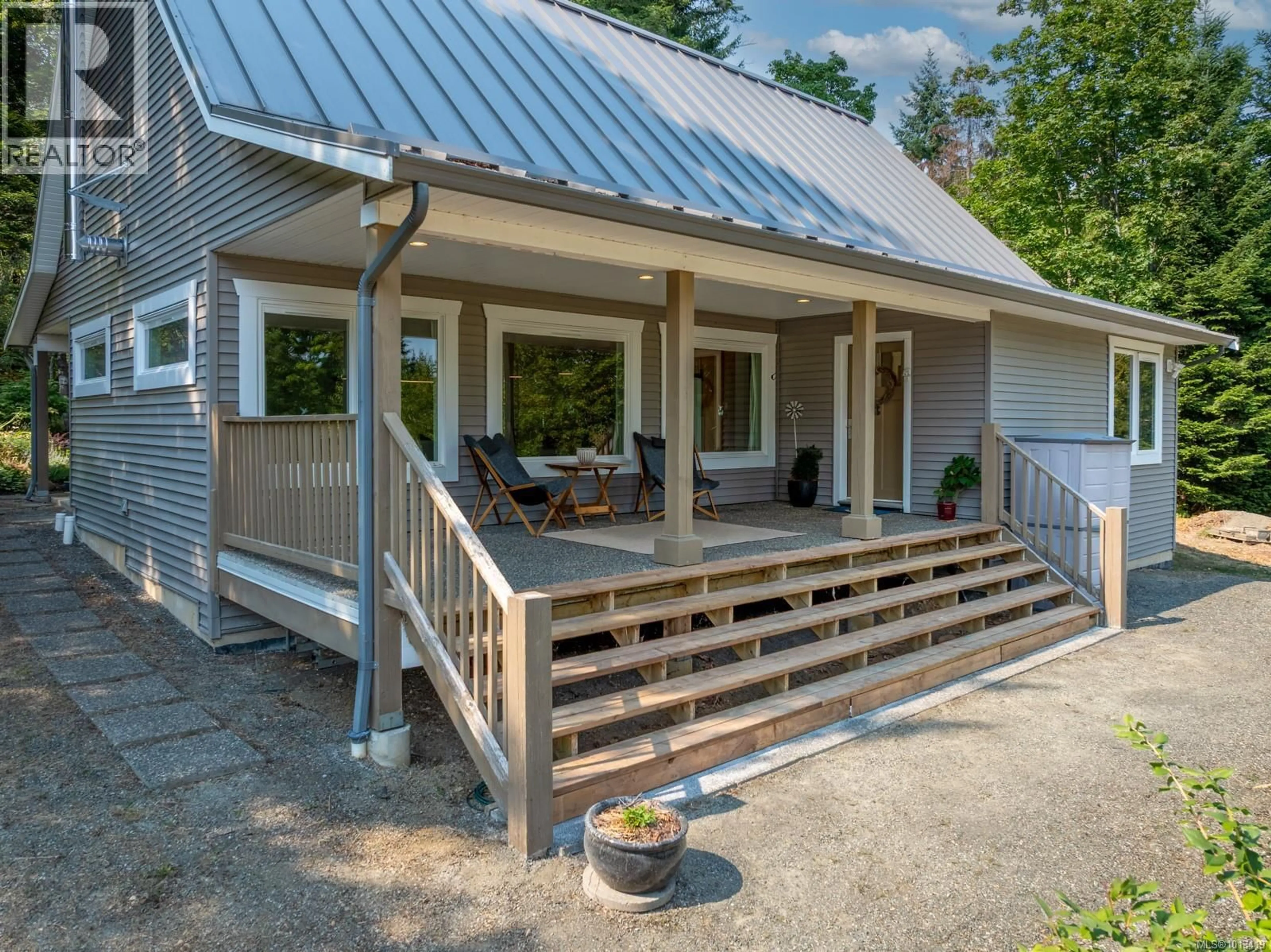 Home with vinyl exterior material, unknown for 6531 COUNTRY ROAD, Fanny Bay British Columbia V0R1W0
