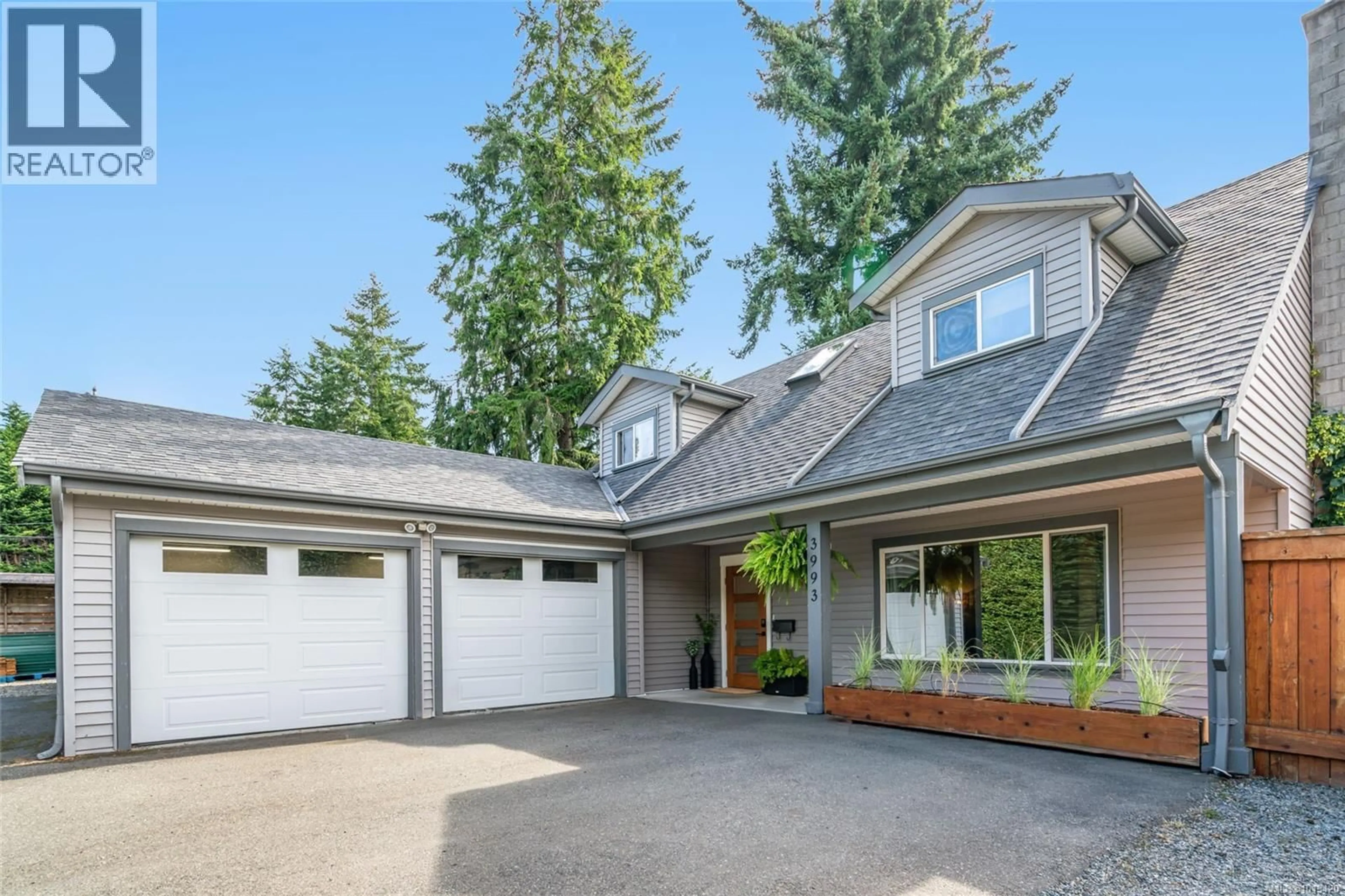 Home with vinyl exterior material, street for 3993 UPLANDS DRIVE, Nanaimo British Columbia V9T2T9