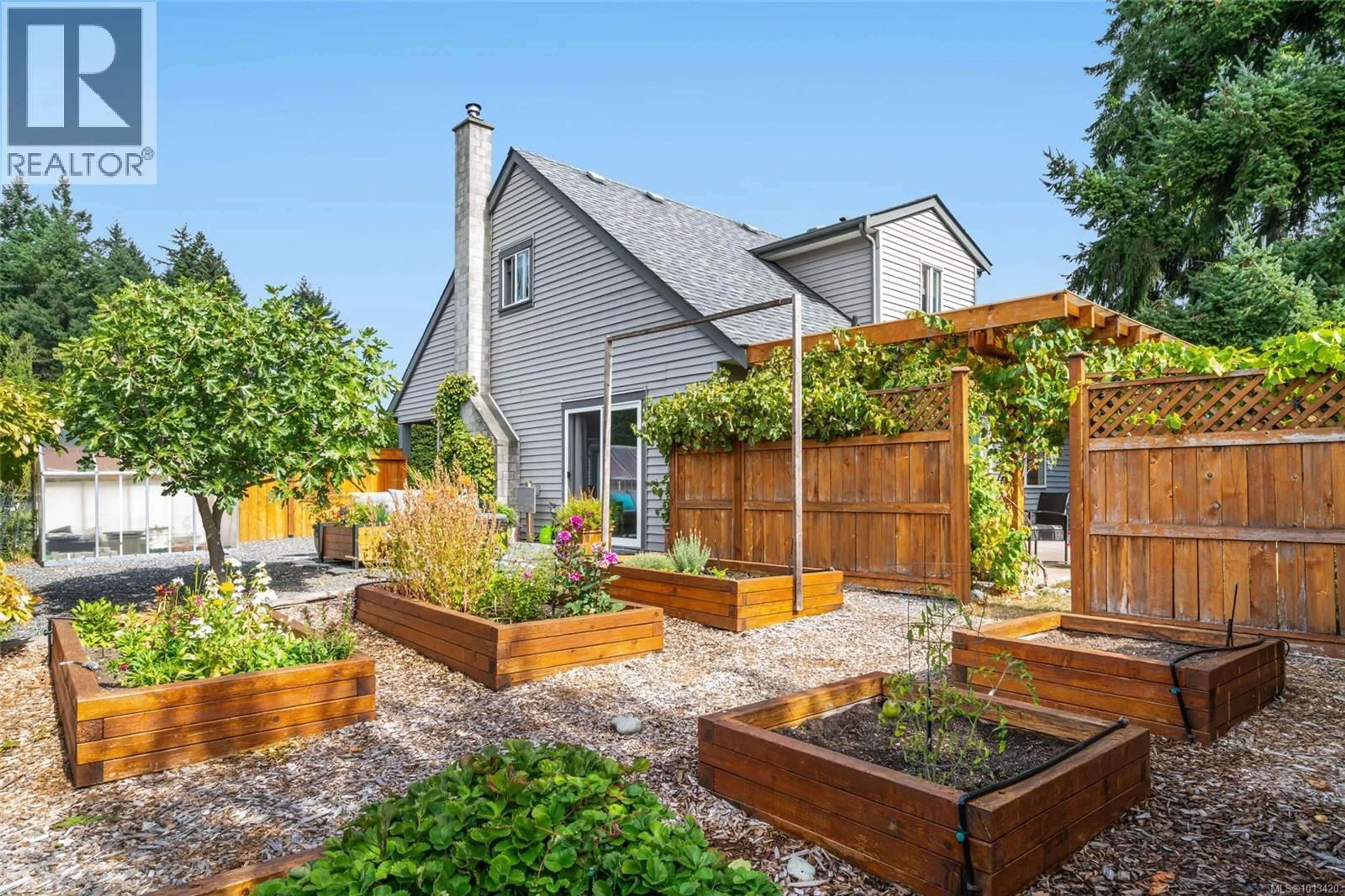 Patio, street for 3993 UPLANDS DRIVE, Nanaimo British Columbia V9T2T9