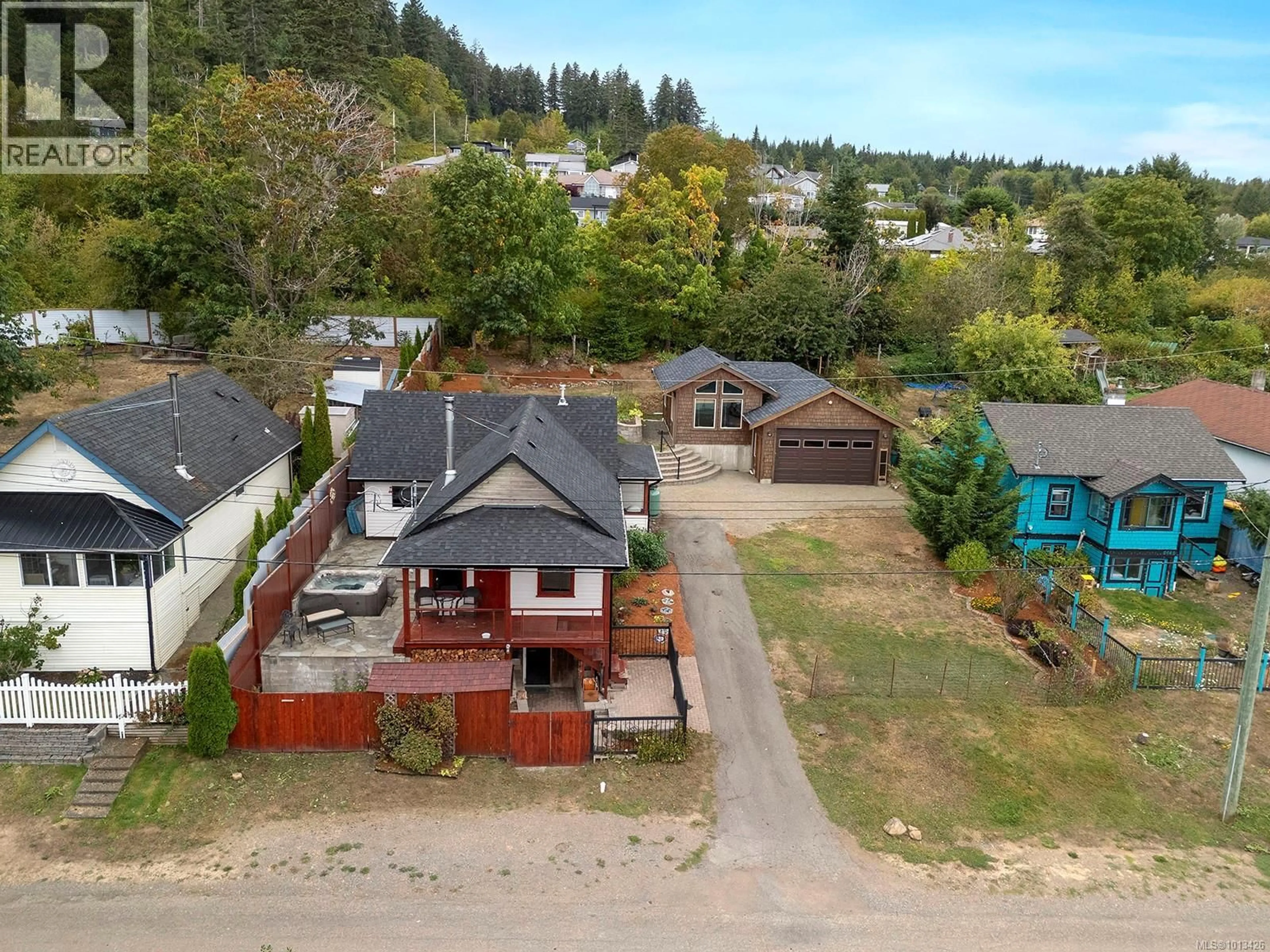 A pic from outside/outdoor area/front of a property/back of a property/a pic from drone, street for 5629 1ST STREET, Union Bay British Columbia V0R3B0