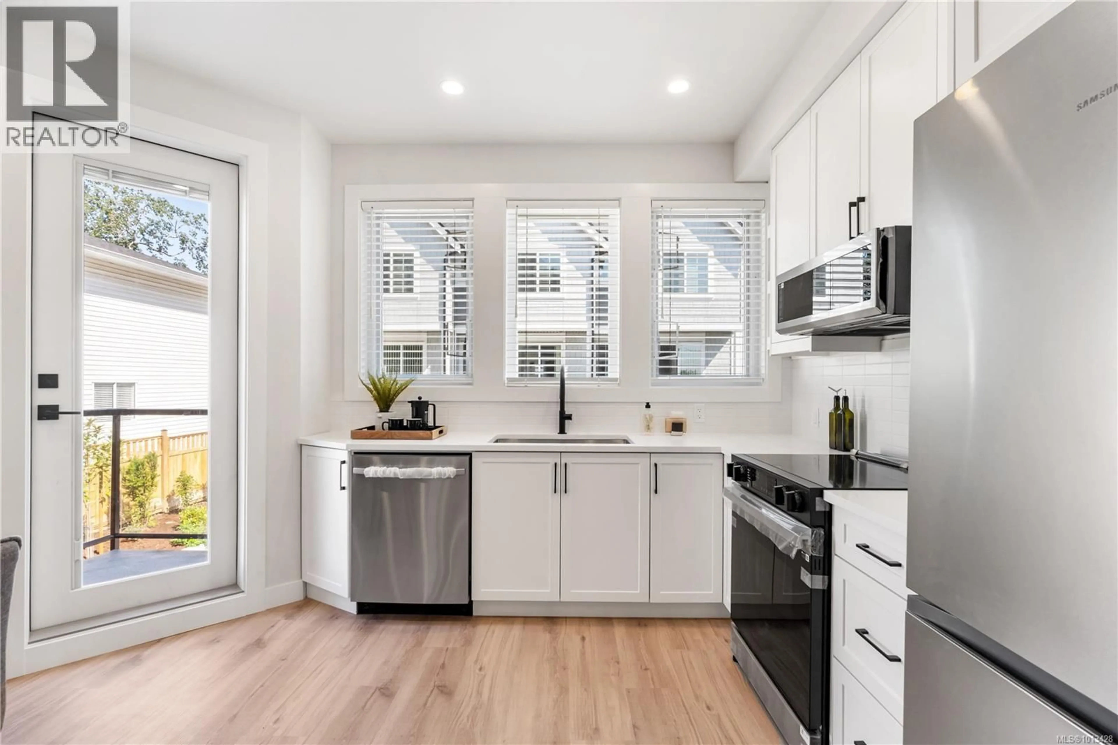 Open concept kitchen, unknown for 1 - 910 OLD ESQUIMALT ROAD, Esquimalt British Columbia V9A4X3