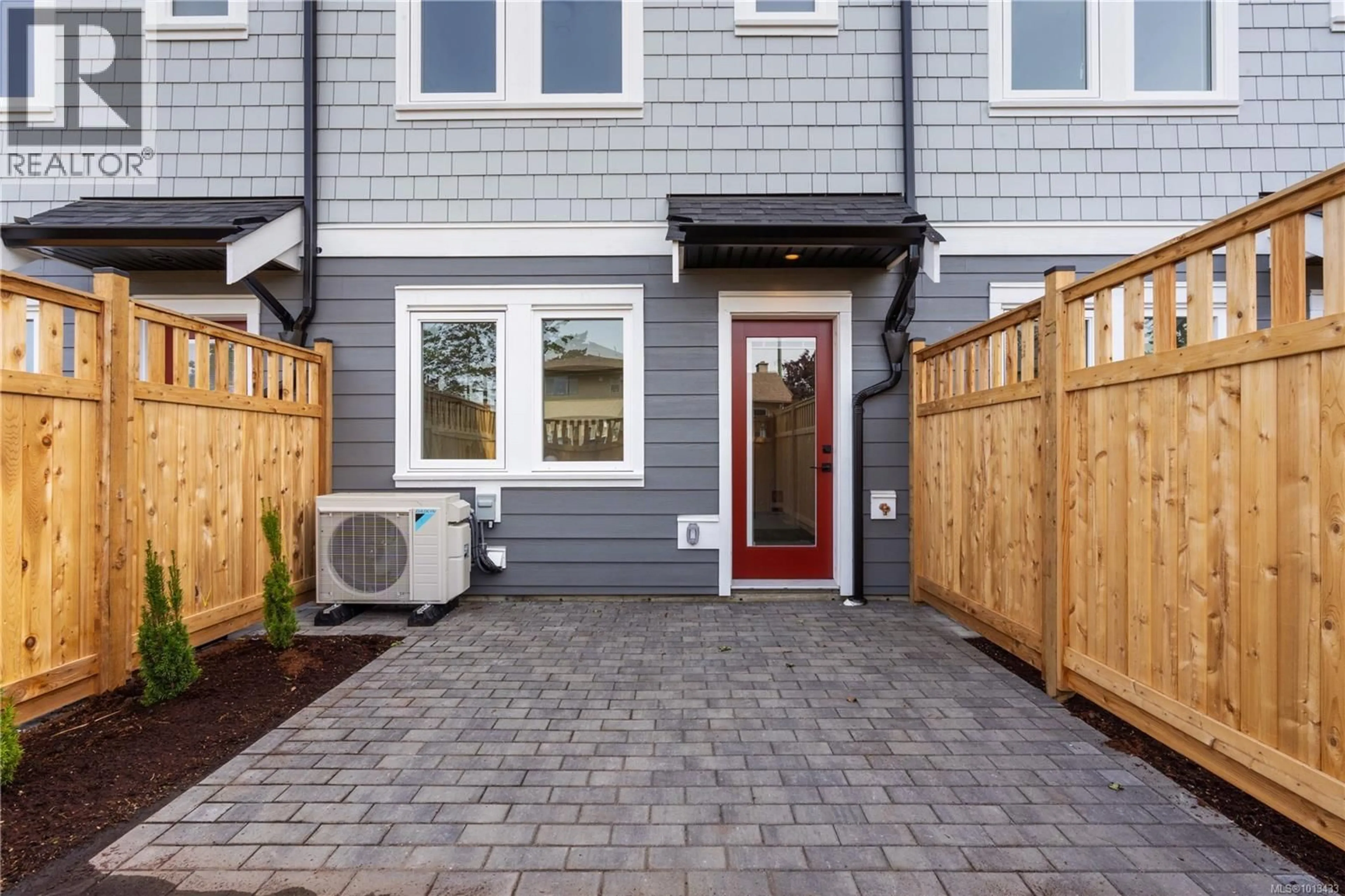 Patio, street for 4 - 910 OLD ESQUIMALT ROAD, Esquimalt British Columbia V9A4X3