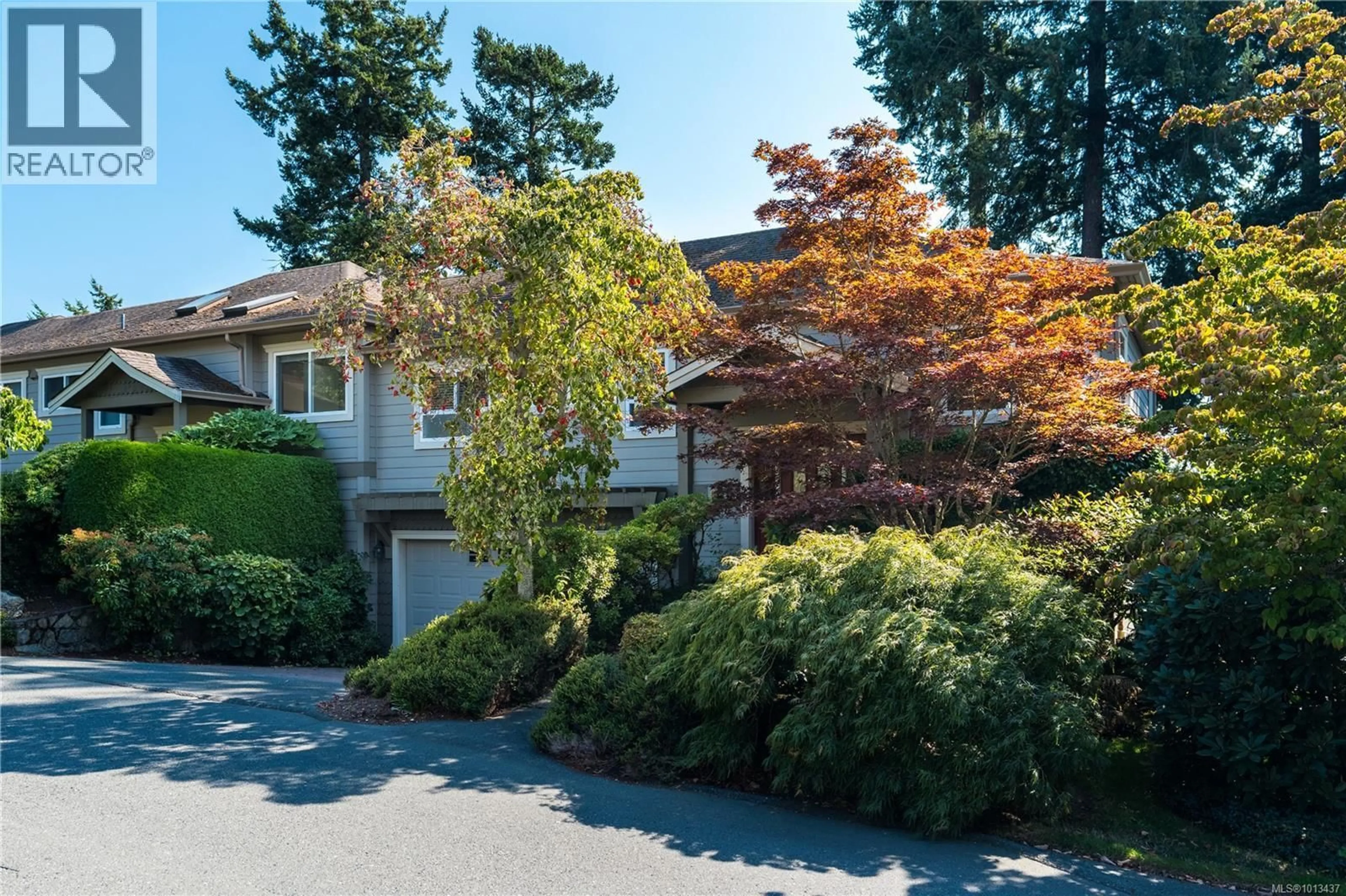 A pic from outside/outdoor area/front of a property/back of a property/a pic from drone, street for 58 - 118 ALDERSMITH PLACE, View Royal British Columbia V9A7M9