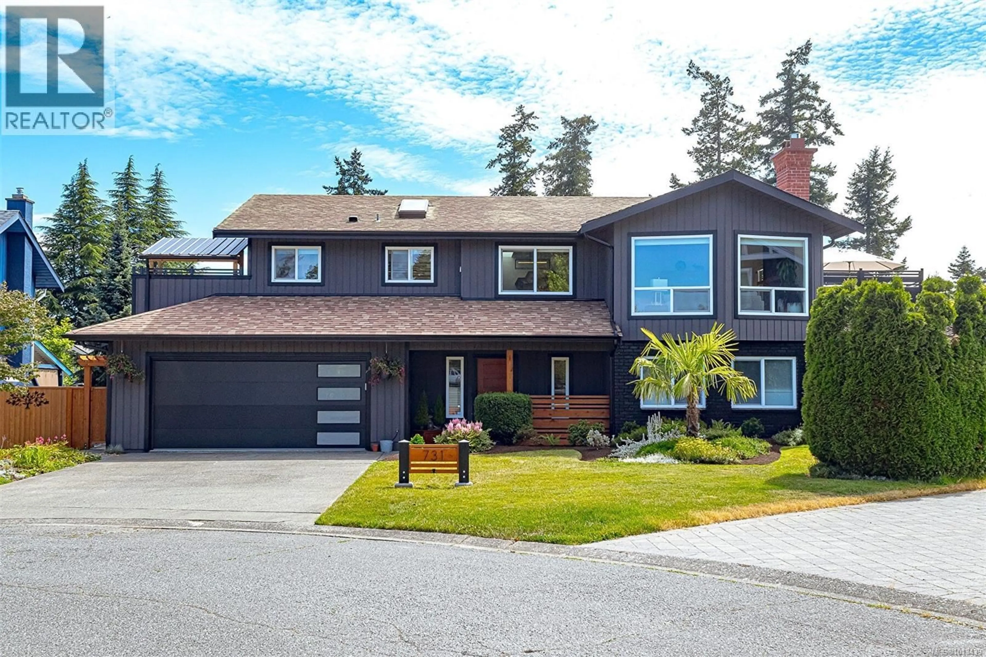 Home with vinyl exterior material, street for 731 PASKIN WAY, Saanich British Columbia V8Z6N4