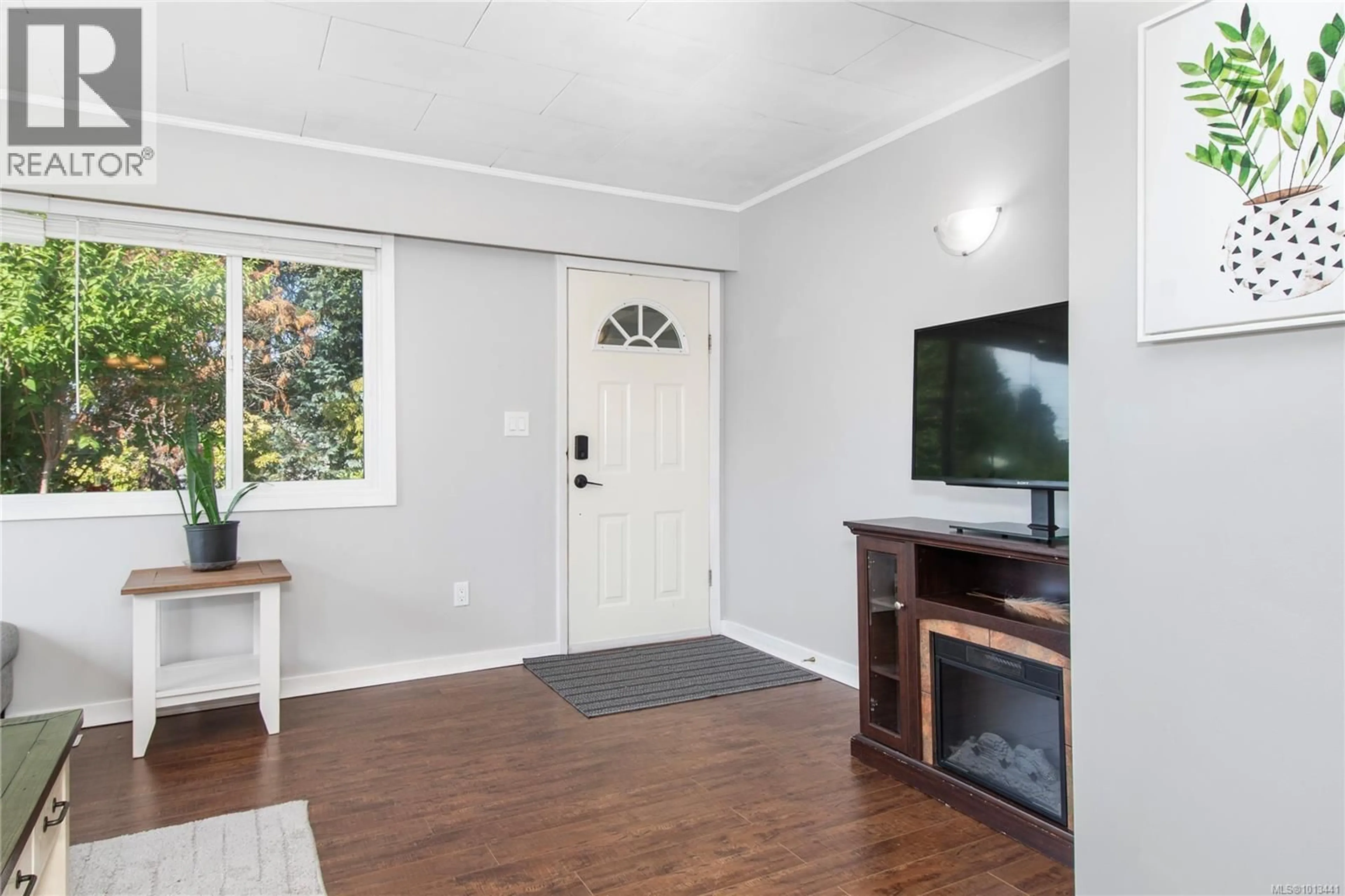 Indoor entryway for 595 CEDAR STREET, Campbell River British Columbia V9W2V7