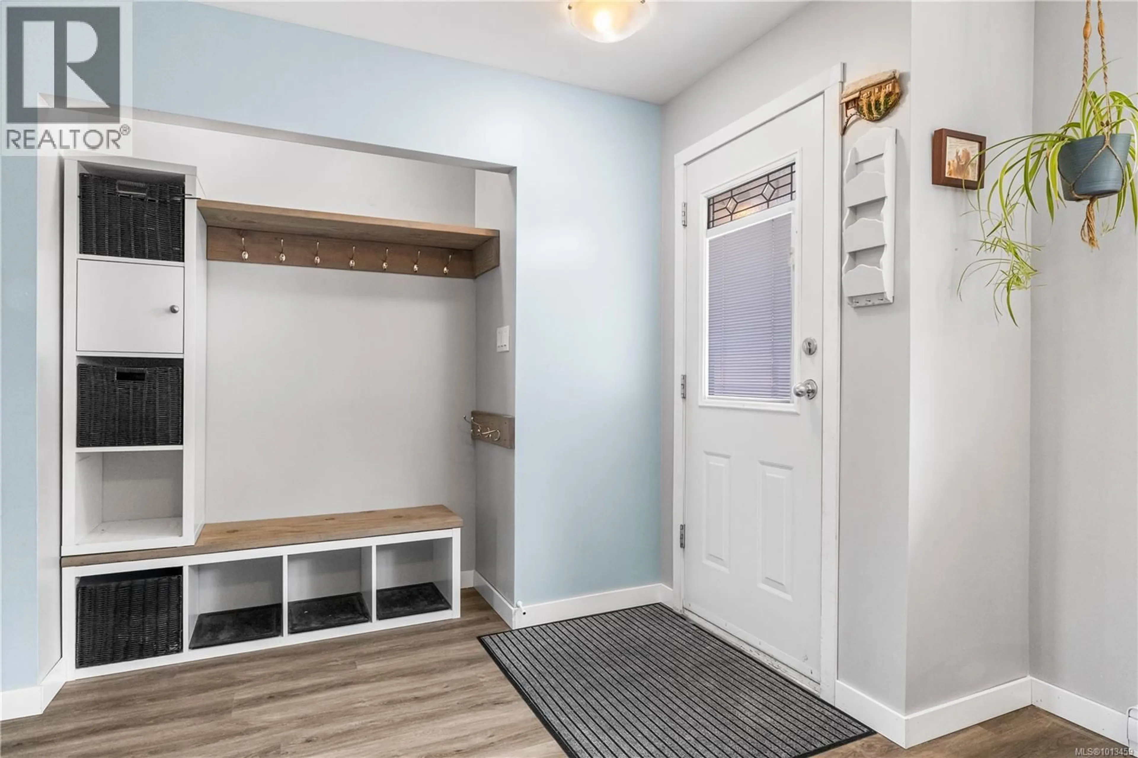 Indoor entryway for 2105 ARNASON ROAD, Campbell River British Columbia V9W5Z4
